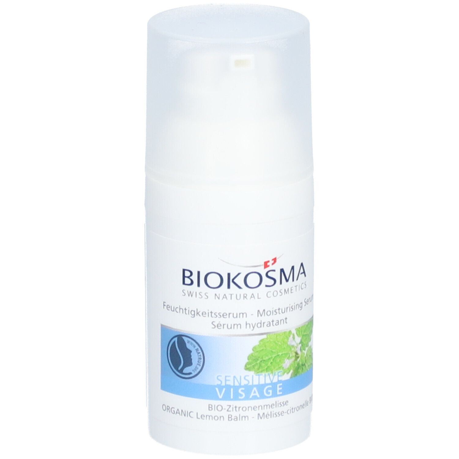 Biokosma Moisturising Serum. Witte fles met pomp. Tekst: Sensitive Visage, Bio citroenmelisse. Blad-logo.