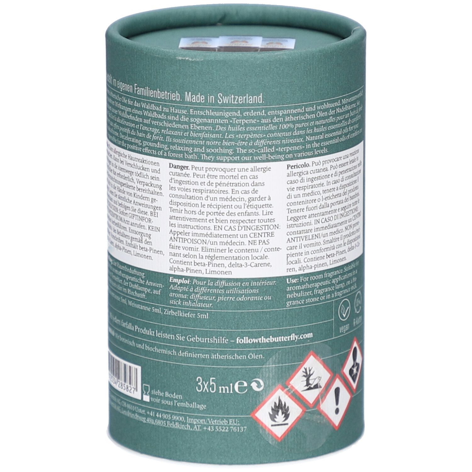 Groene cilindrische verpakking. Tekst: informatie over ingrediënten, gebruiksaanwijzing. 3x5ml. Gevarensymbolen. followthebutterfly.com.