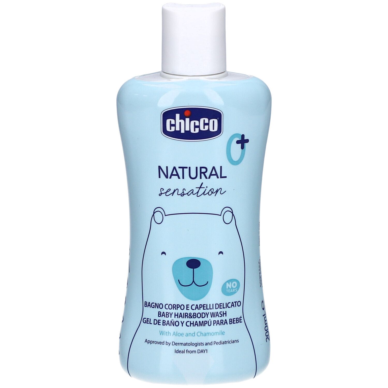 Lichtblauwe fles met witte dop. Opschrift: Chicco Natural Sensation. Afbeelding van een beer. Tekst: Baby Hair & Body Wash.