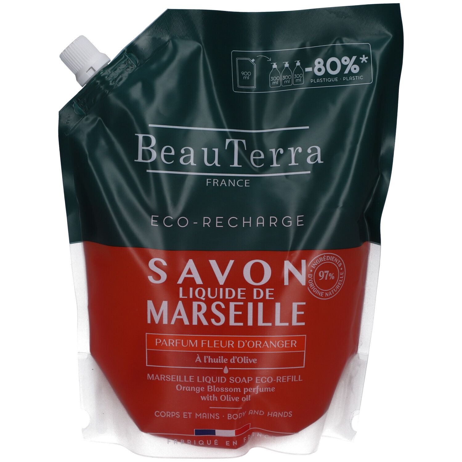 Navulverpakking Savon Liquide de Marseille. Groen-rode verpakking met witte dop. Tekst: "BeauTerra", "Savon de Marseille", "Parfum Fleur d'Oranger".