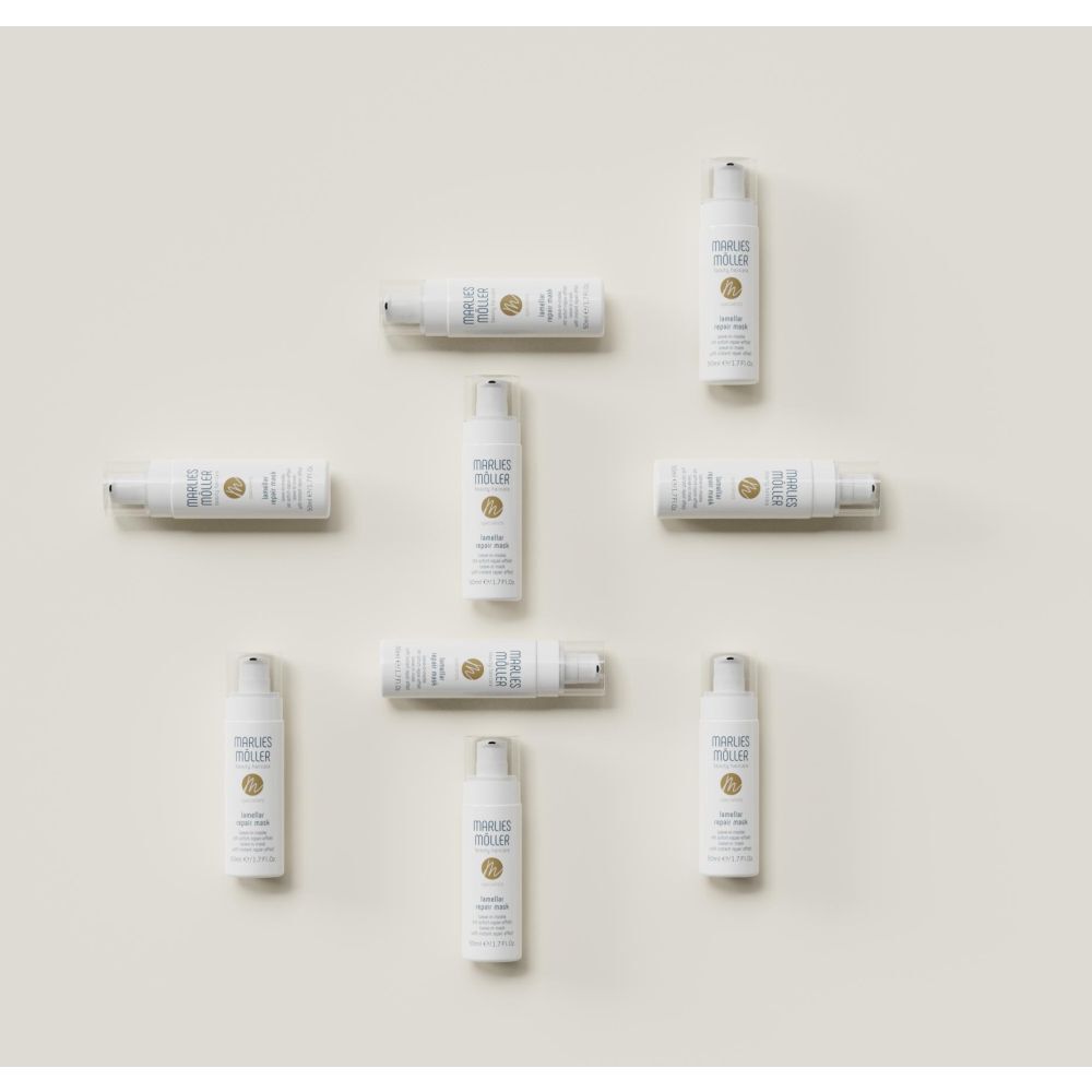 Meerdere witte flessen met pomp. Opschrift: Marlies Möller, Lamellar Repair Mask. 50ml.