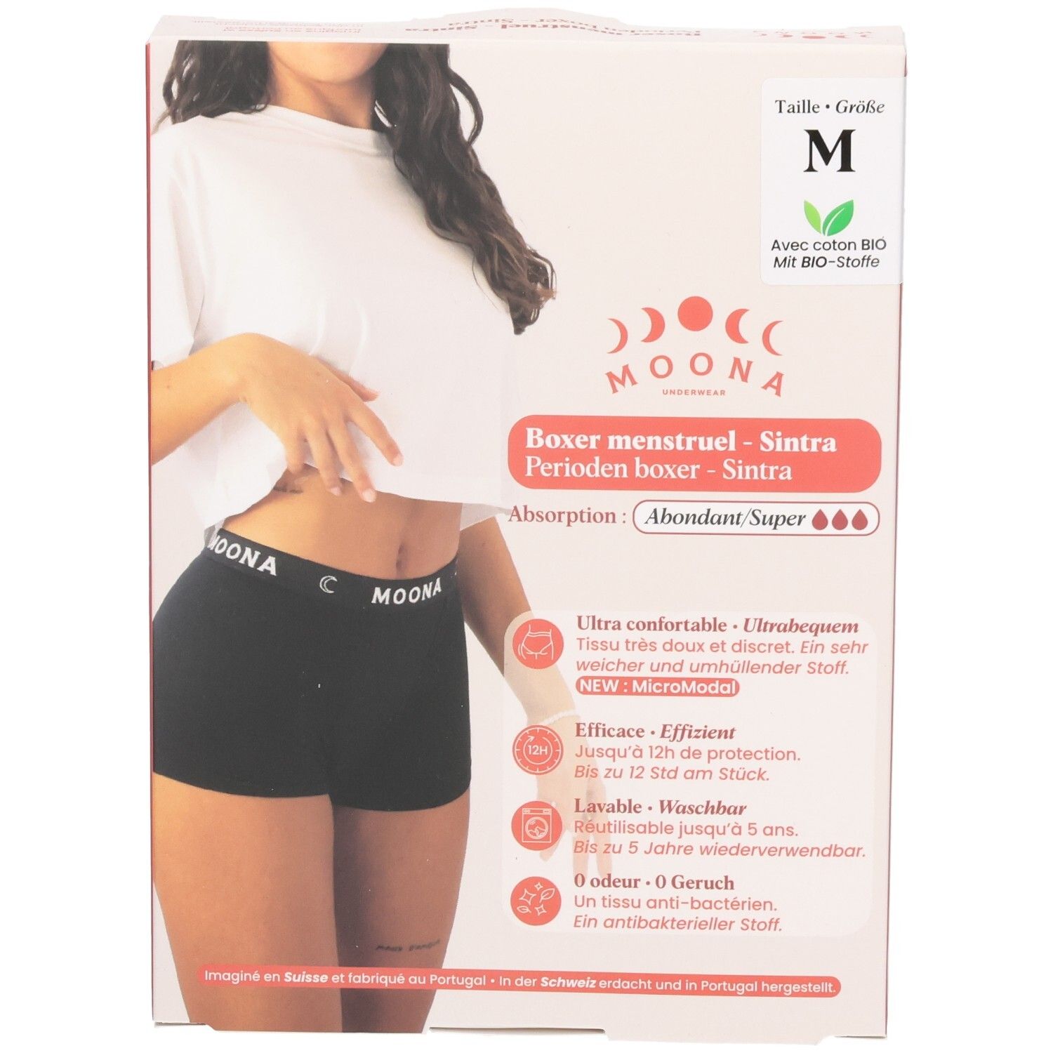 Sintra boxer, maat M, in verpakking. Zwarte stof, MOONA-logo. Met biologisch katoen. Voor zware menstruatie.