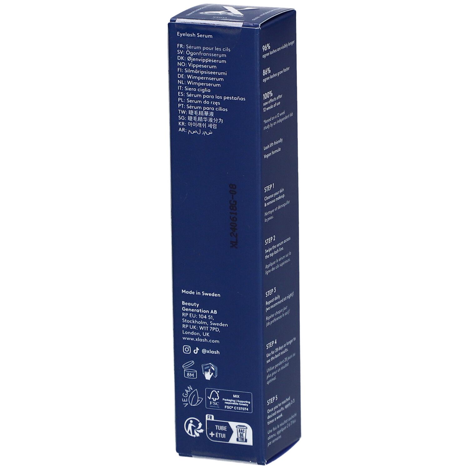 Côté de la boîte de Xlash Eyelash Serum. Texte : Ingrédients, informations fabricant, coordonnées, symboles de durabilité.