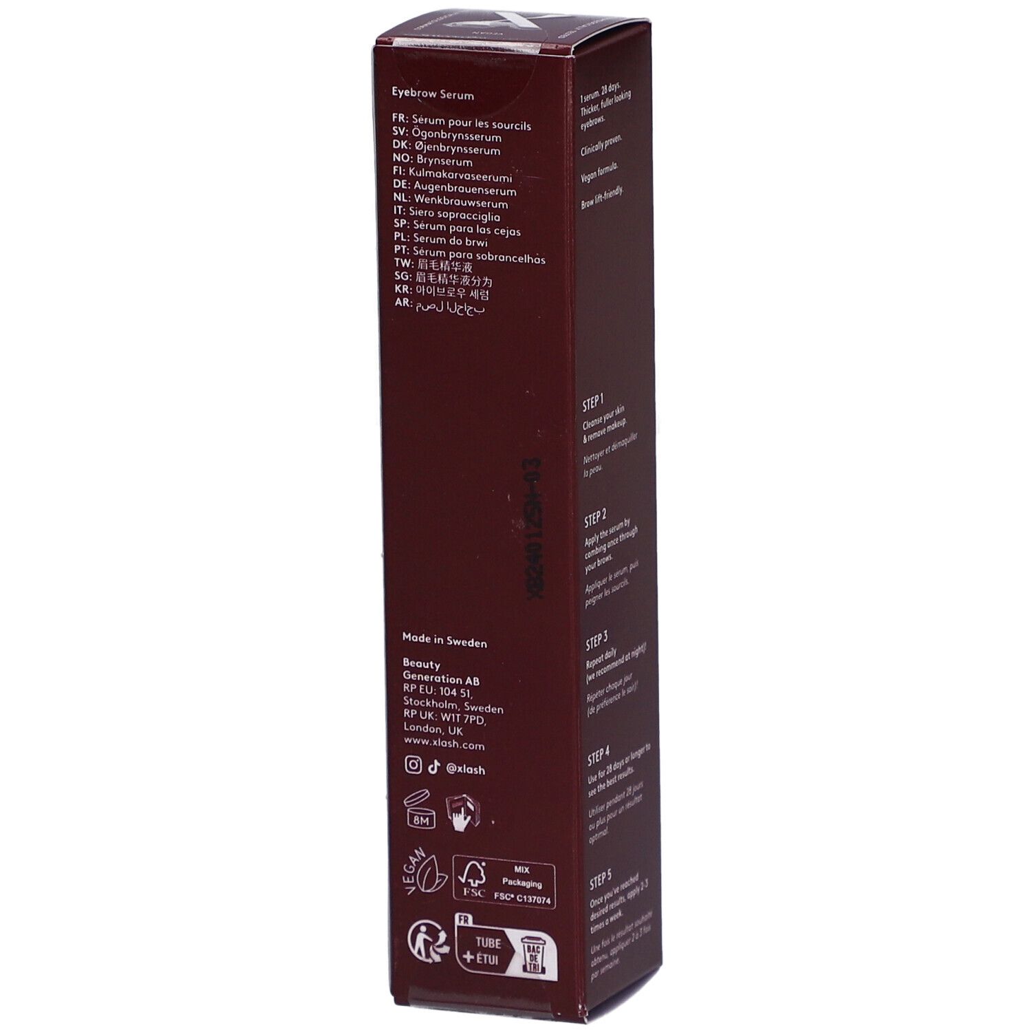 Bruine verpakking "Xbrow Eyebrow Serum". Meertalige lijst van productnaam. Gemaakt in Zweden.