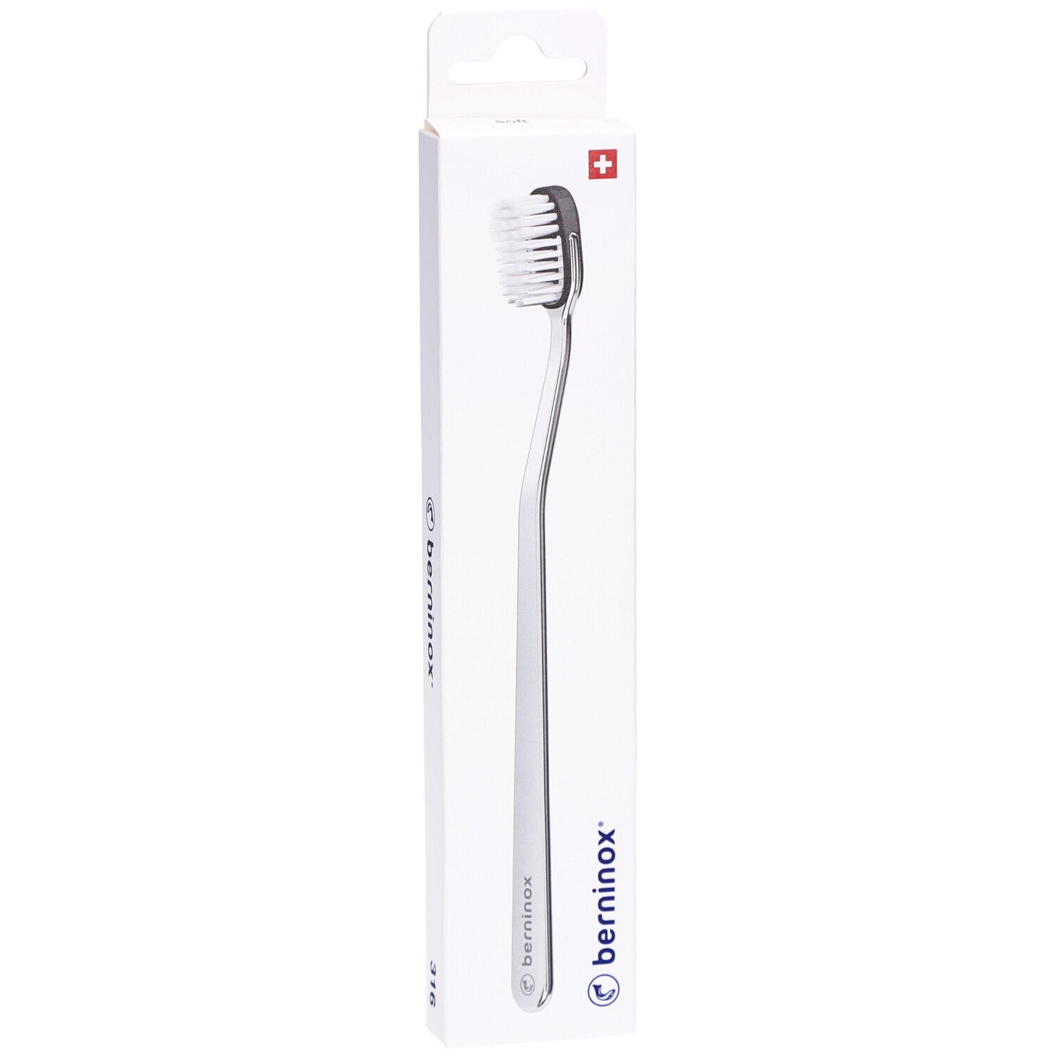 Brosse à dents dans un emballage blanc. Tête de brosse avec poils noirs. Croix suisse et logo visibles.