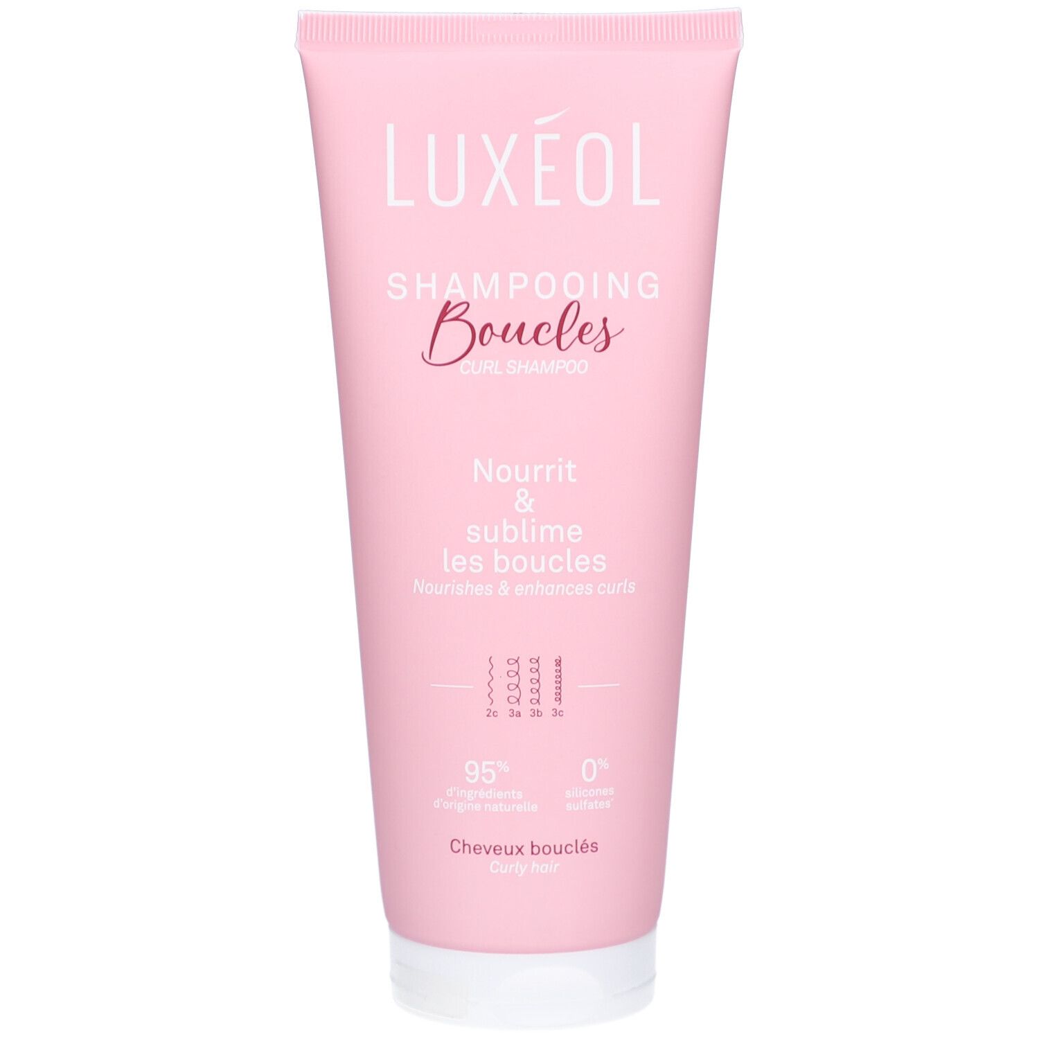 Tube rose de shampooing LUXEOL. Inscription "Shampooing Boucles". Texte "Nourrit & sublime les boucles".