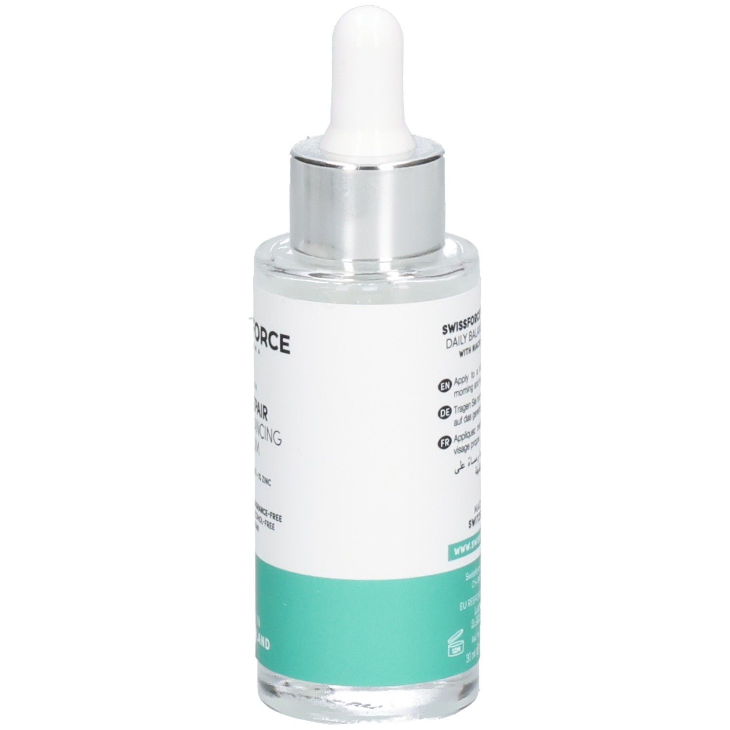 Achteraanzicht van de serumfles. Opschrift: SWISSFORCE Pharma, PRO REPAIR Daily Balancing Serum. Gemaakt in Zwitserland. Met gebruiksaanwijzing.