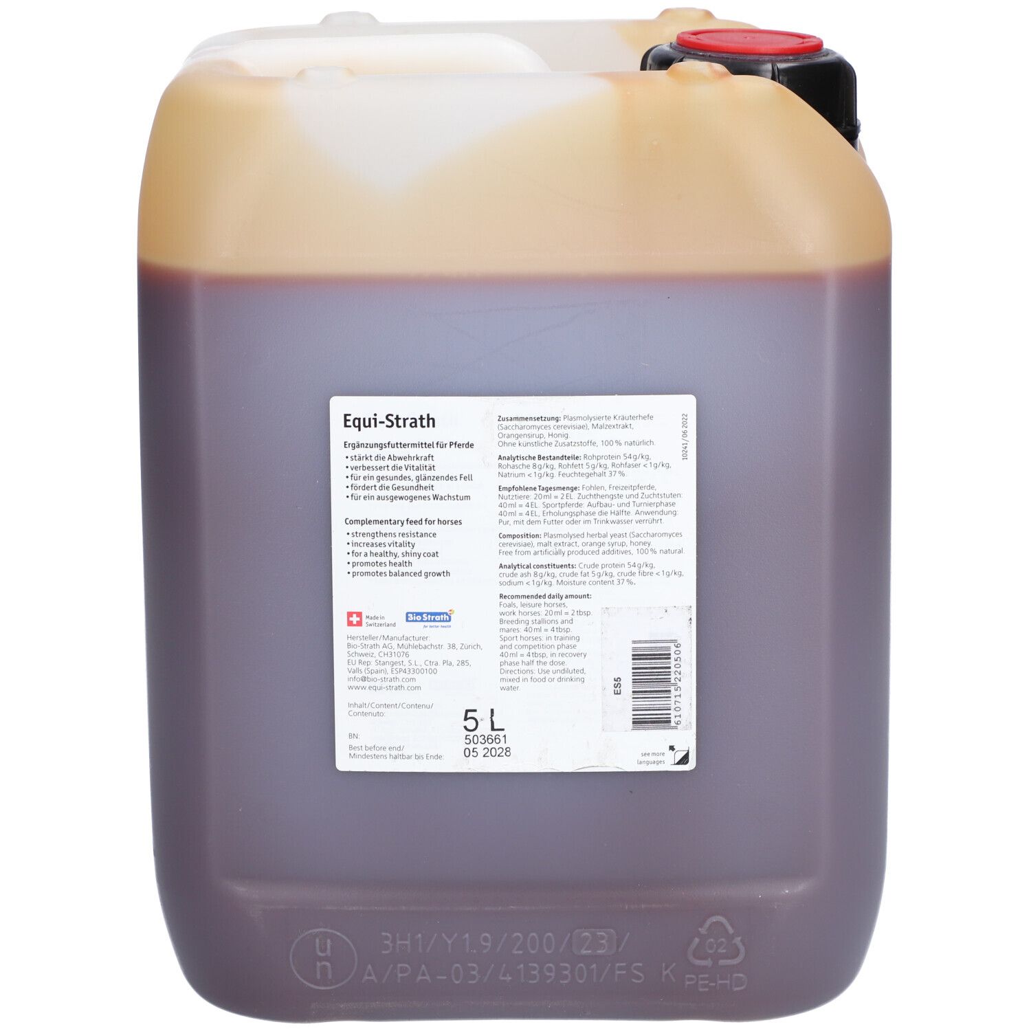 Kan met "EQUI STRATH" label. Label met productinformatie en ingrediënten. 5 L. Houdbaar tot 05.2026.