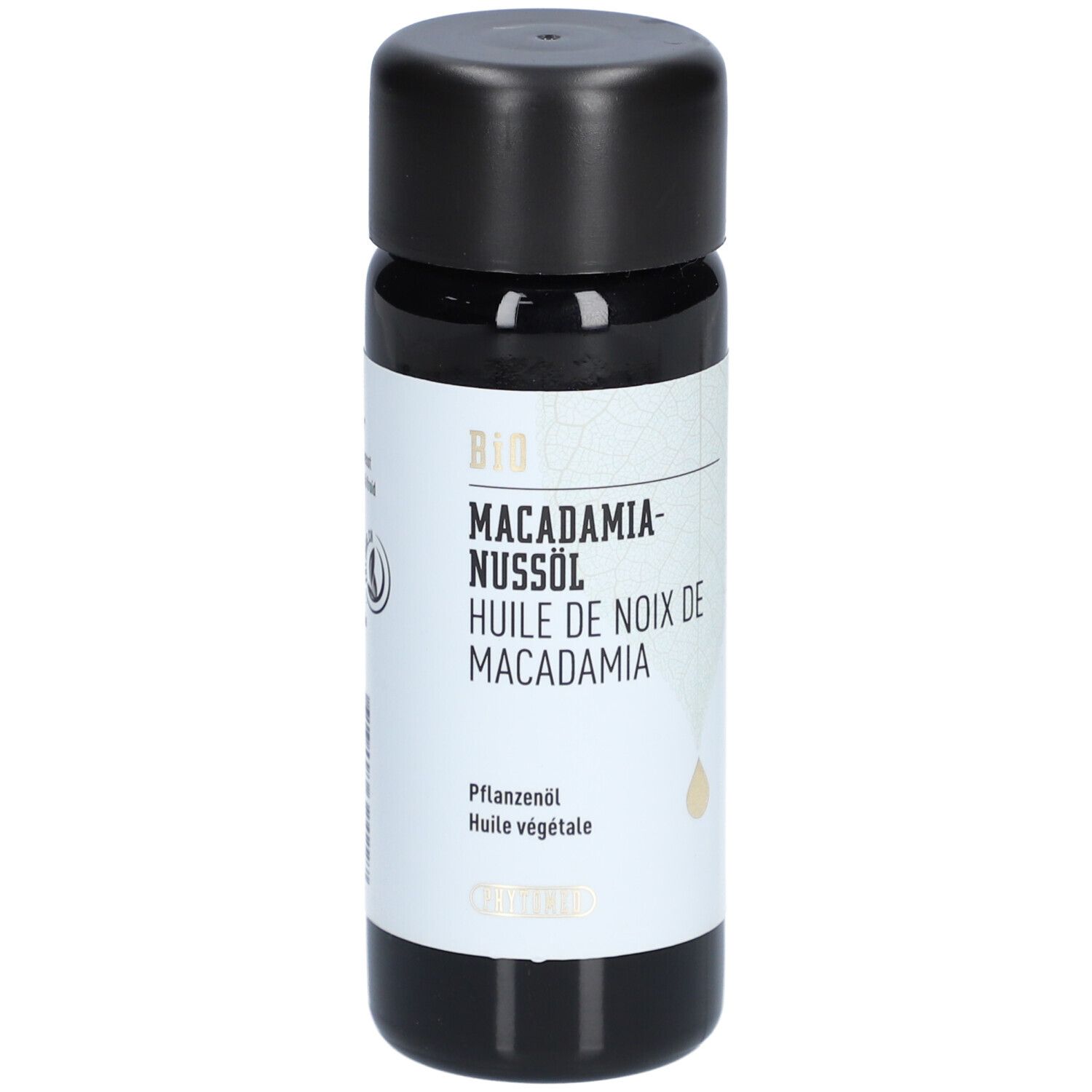 Donkere glazen fles met zwarte dop. Etiket met productnaam: Macadamia-olie. Bio-keurmerk.