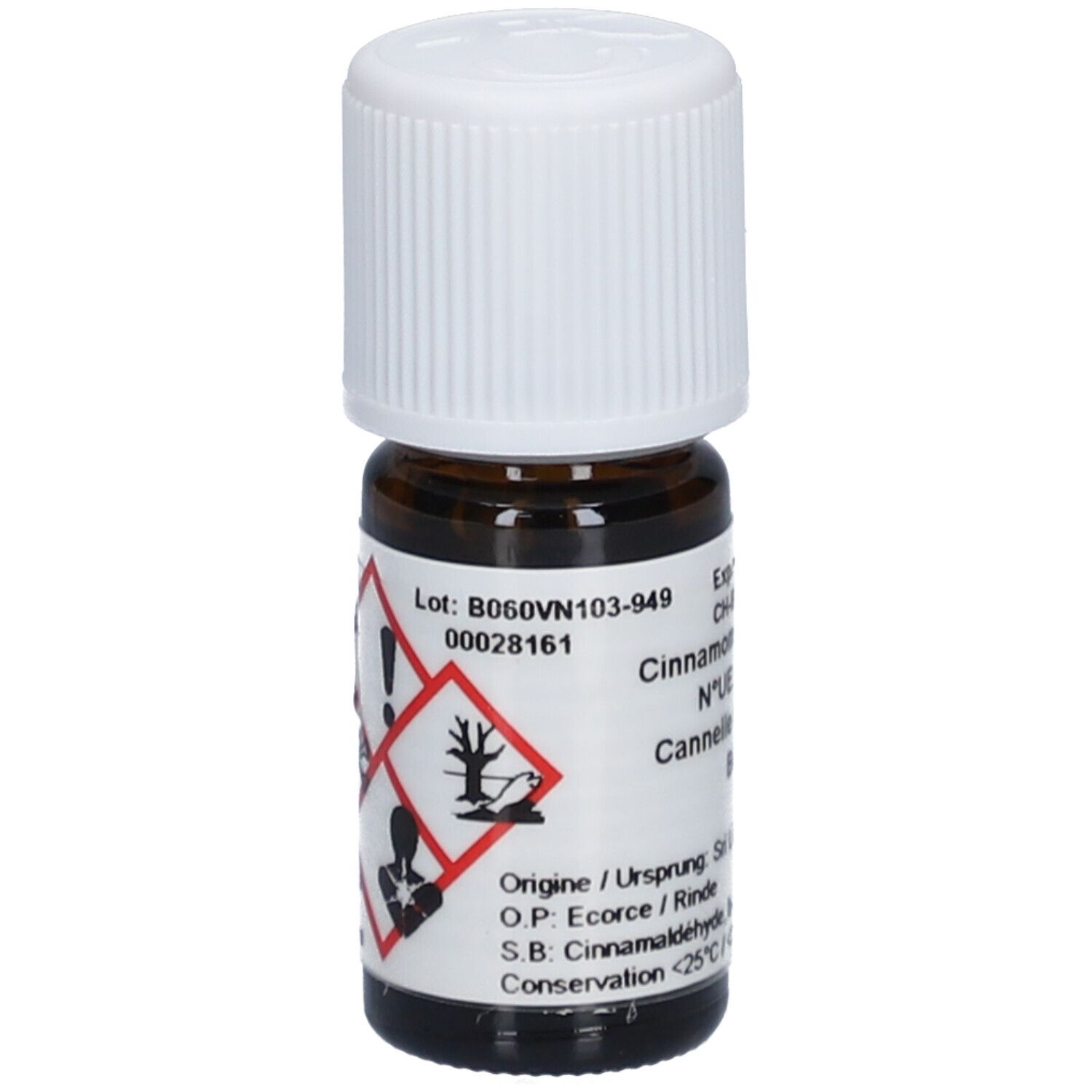 Bruine glazen fles met witte schroefdop. Etiket met gevarensymbolen en productinformatie. HE 5 ml.