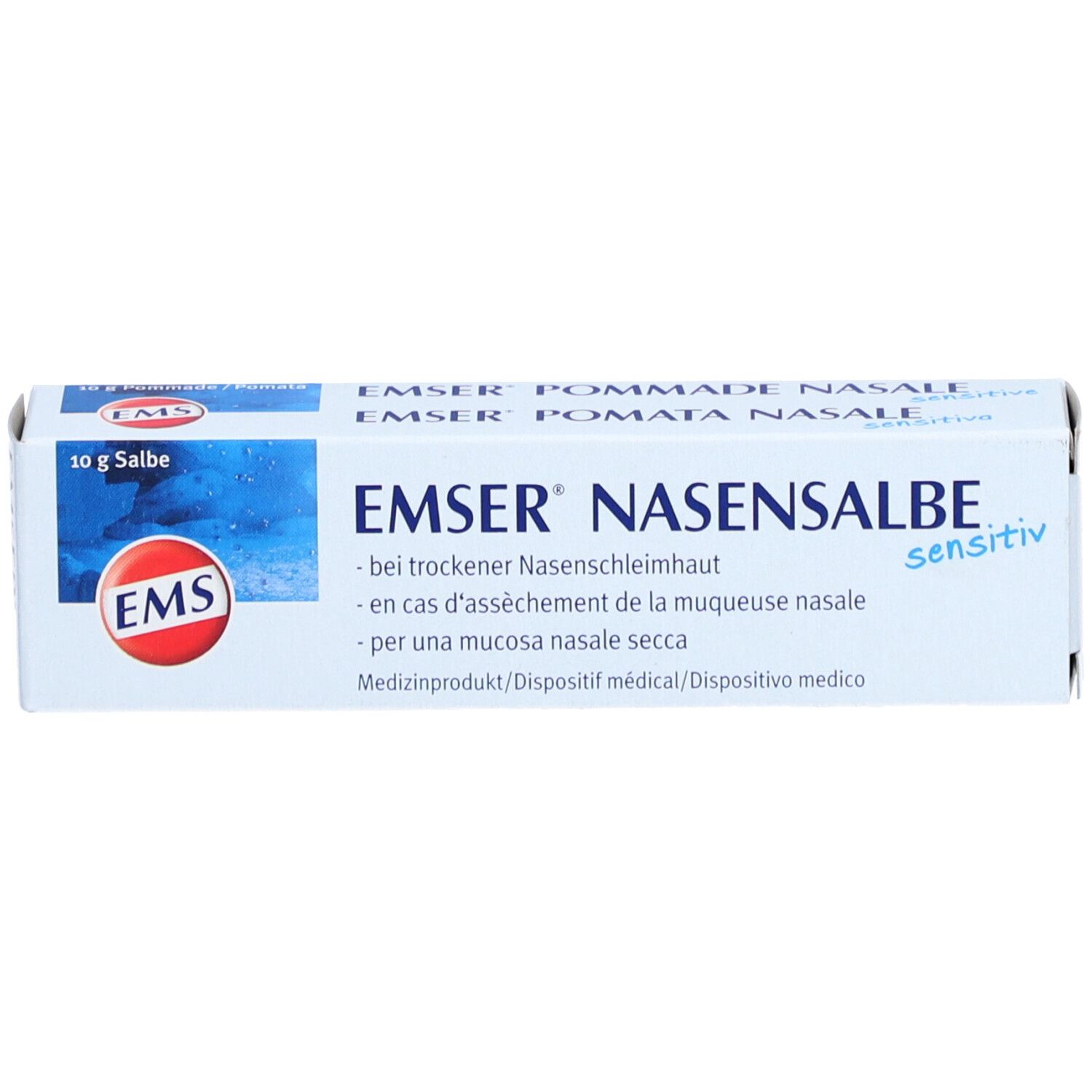 Productverpakking met opdruk: EMSER Nasensalbe sensitiv. 10 g zalf. Logo: EMS. Achtergrond: blauw water.