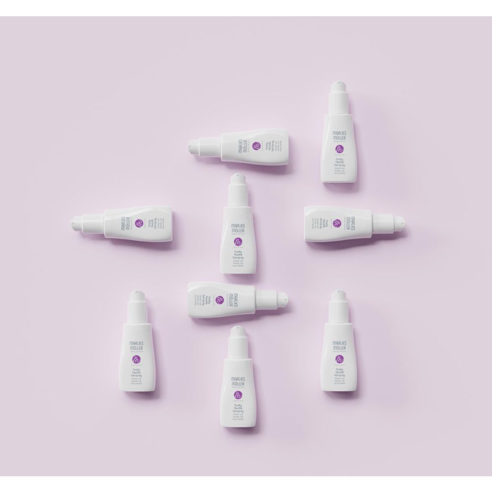 Meerdere witte flessen met spraykop op paarse achtergrond. Opschrift: Marlies Möller, Style & Hold.