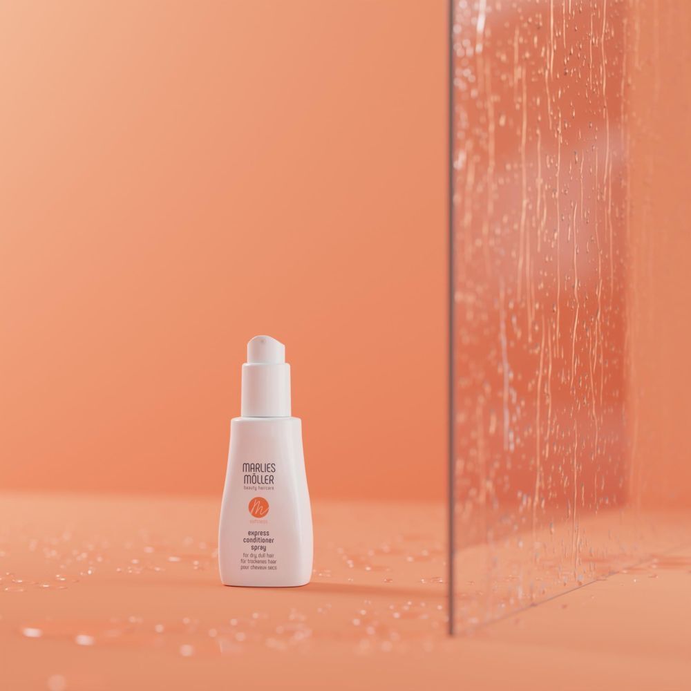 Witte fles op oranje achtergrond. Opschrift: Marlies Möller, softness, Express Conditioner Spray.