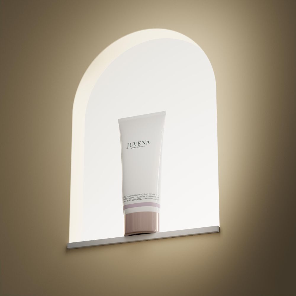 Tube in een nis. Opschrift: JUVENA. Product op lichte achtergrond.