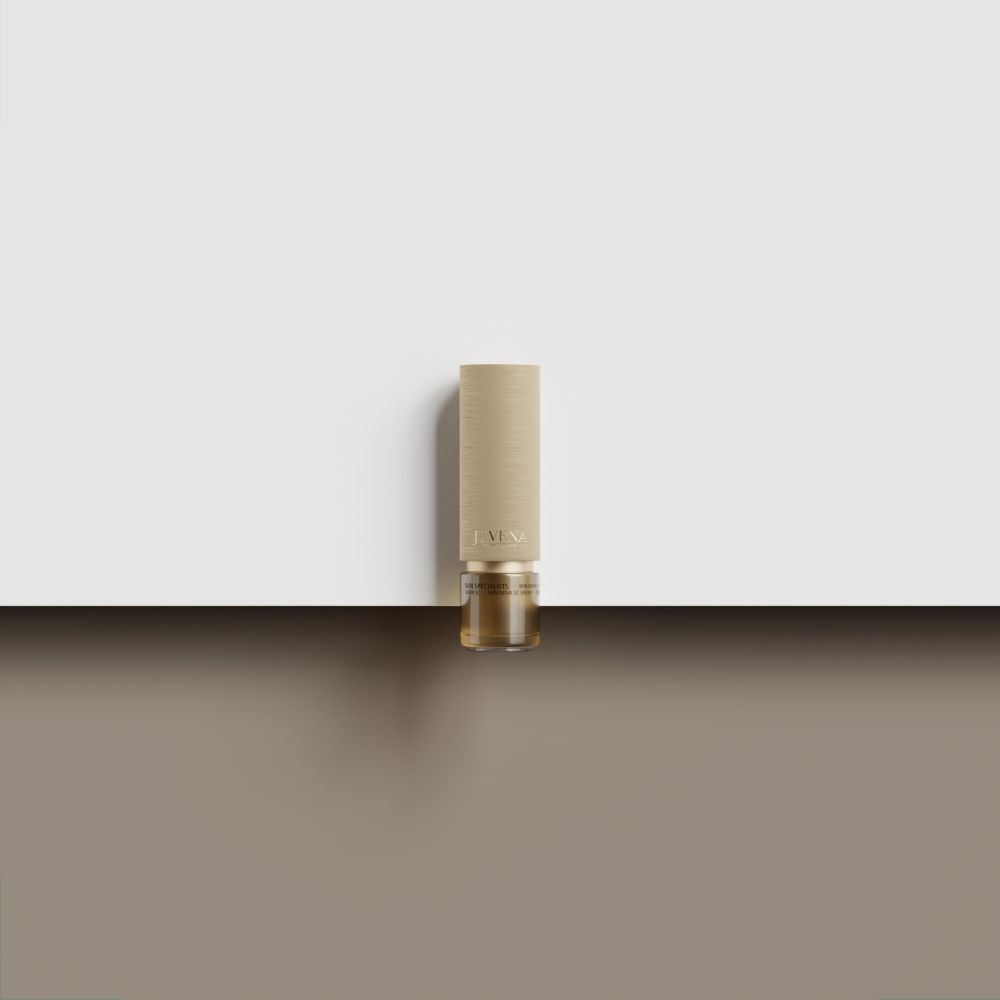 Beige-gouden fles. Opschrift: JUVENA.