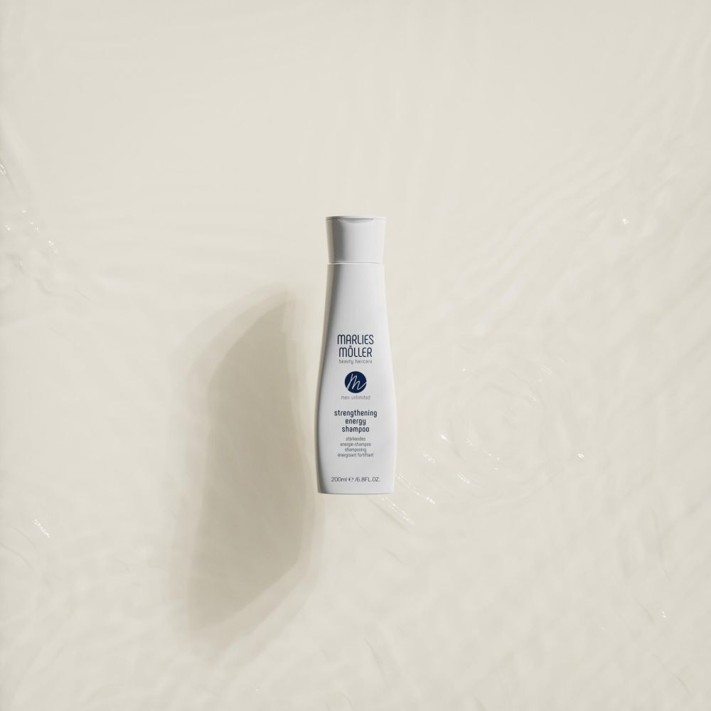 Flacon de shampooing Marlies Möller sur fond clair. Nom du produit et logo clairement visibles.