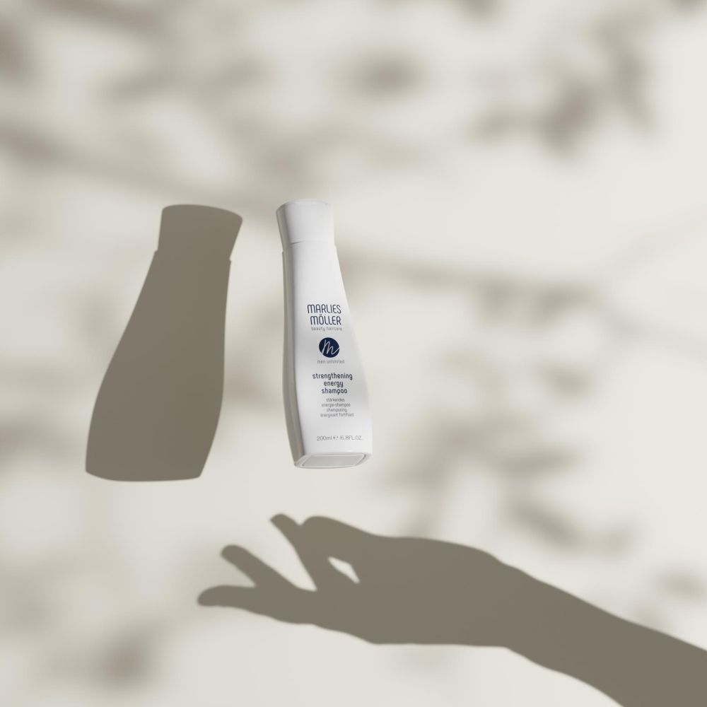 Shampooing Marlies Möller et ombre. Nom du produit et logo visibles.