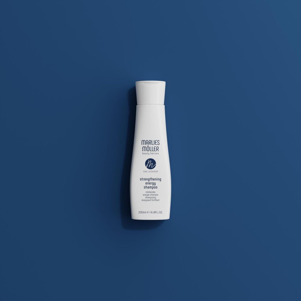 Shampooing Marlies Möller sur fond bleu. Nom du produit et logo visibles.