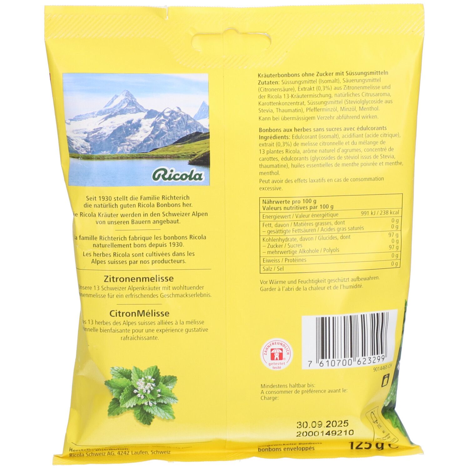 Dos du sachet jaune Ricola. Texte: Mélisse citronnée, informations nutritionnelles, code-barres, 125g. Paysage de montagne.