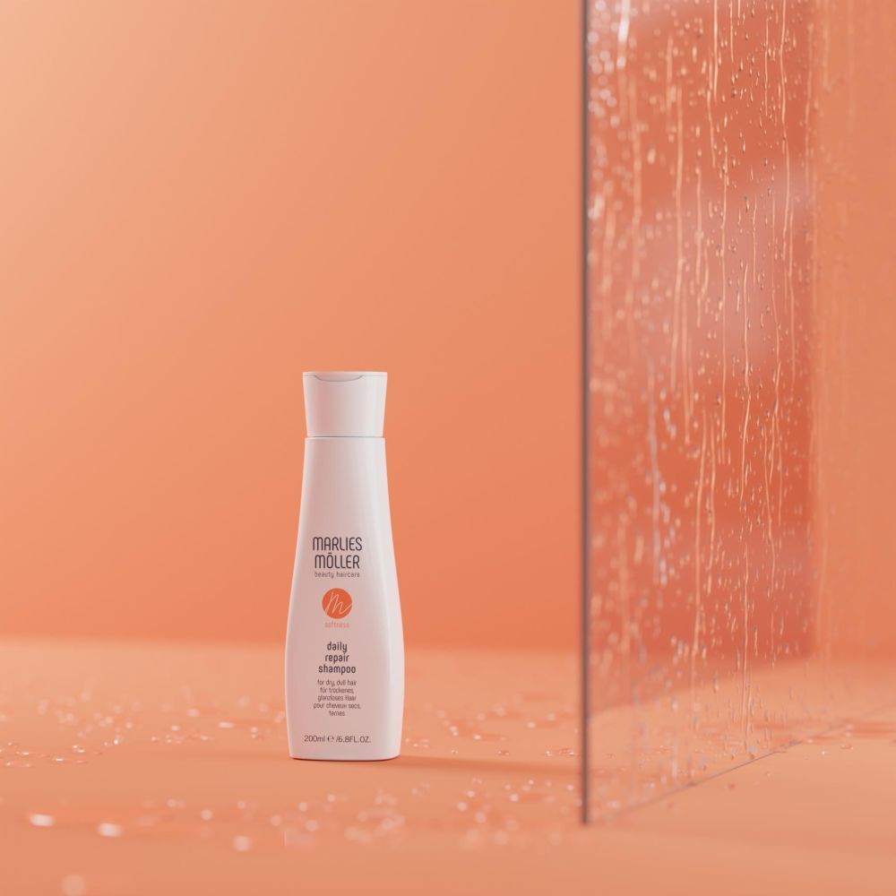 Flacon de shampooing blanc sur fond orange. Inscription: Marlies Müller, daily repair shampoo. 200ml/6.8FL.OZ.