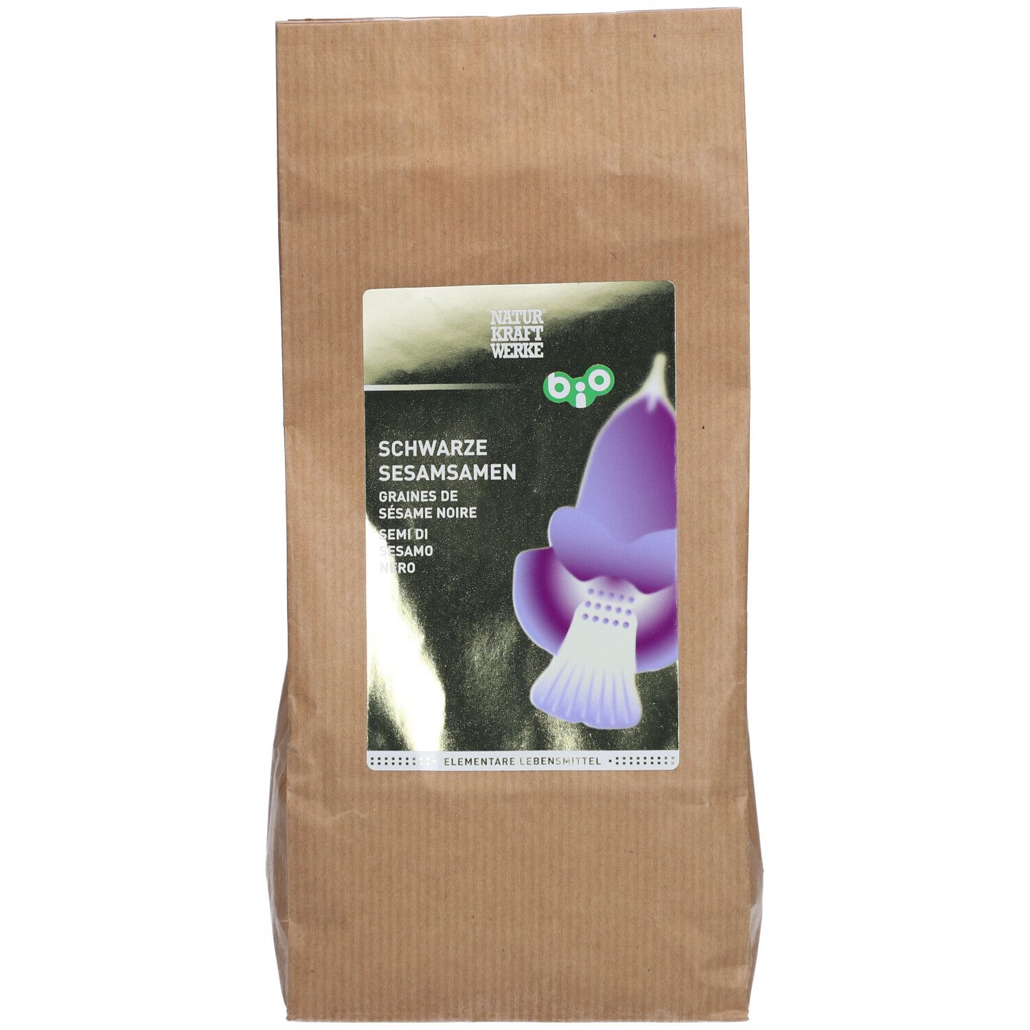 Sac en papier brun avec étiquette. Inscription : Schwarze Sesamsamen. Illustration d'une fleur violette. Marque : NATURKRAFTWERKE.