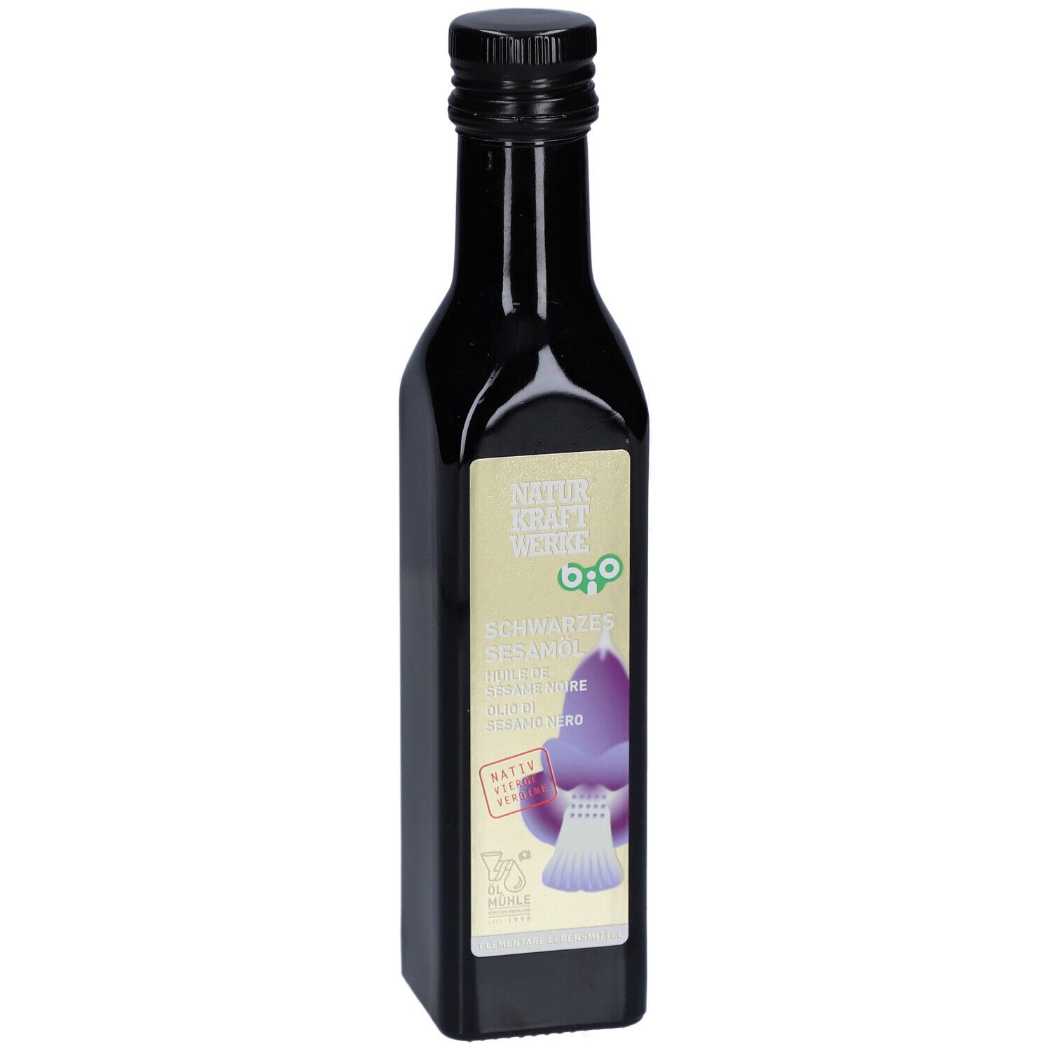 Zwarte glazen fles met zwarte dop. Etiket met productnaam en logo.