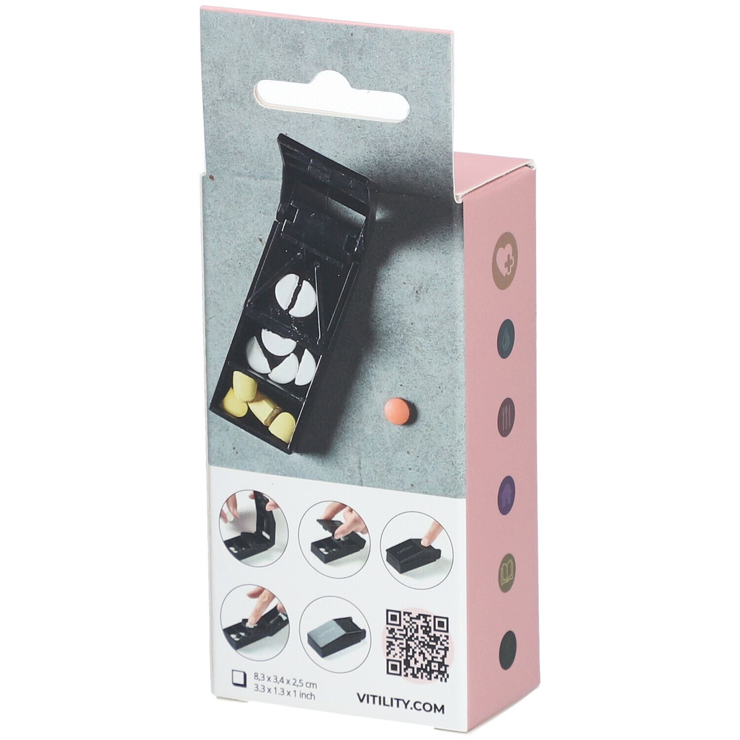 Achterkant van de roze verpakking met VITILITY pillensnijder. Zwarte pillensnijder met tabletten. QR-code en illustraties.