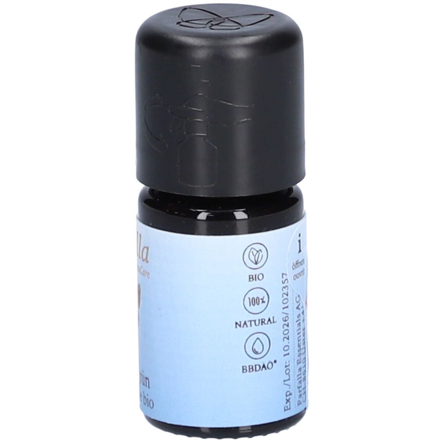 Bruine glazen fles met zwarte dop. Etiket met tekst en logo's. Opschrift: BIO, 100% NATURAL, BBDDAO. Exp/Lot.