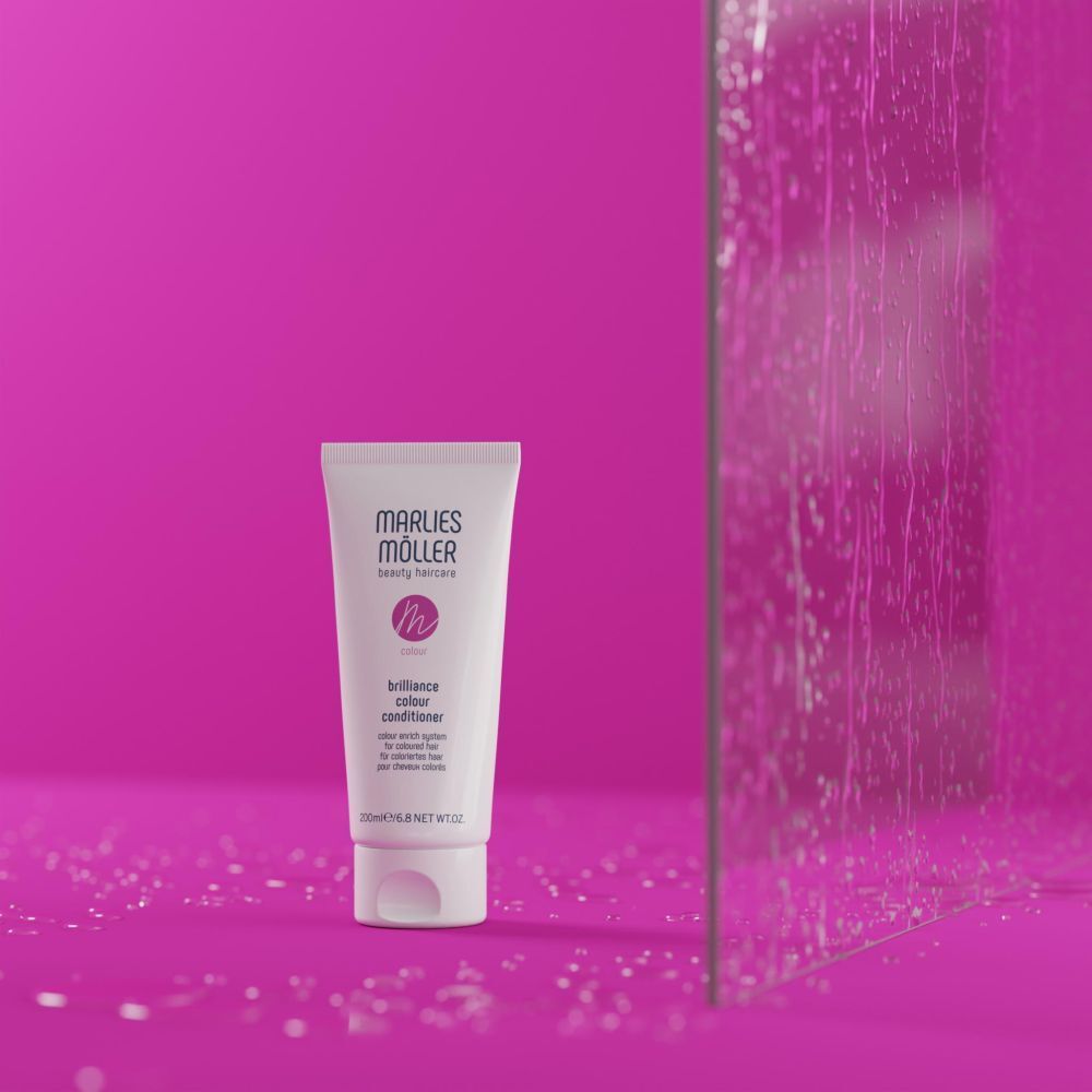 Witte tube. Marlies Möller. Colour Brilliance Conditioner. Op roze achtergrond. Roze logo.
