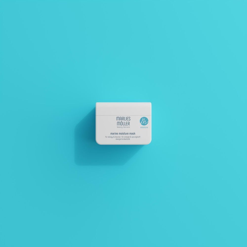 Witte pot op blauwe achtergrond. Marlies Möller Marine Moisture Mask.