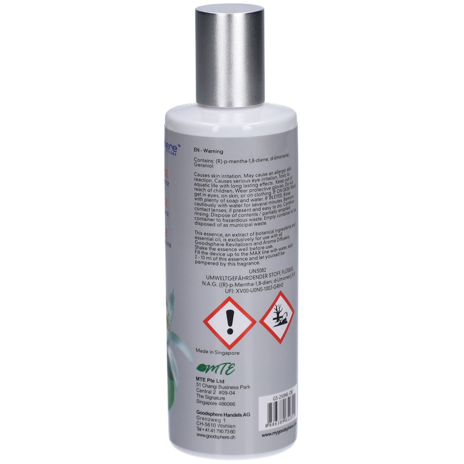 Achterkant van de fles. Tekst in het Duits. Bevat ingrediënten. Gevarensymbolen. Gemaakt in Singapore.