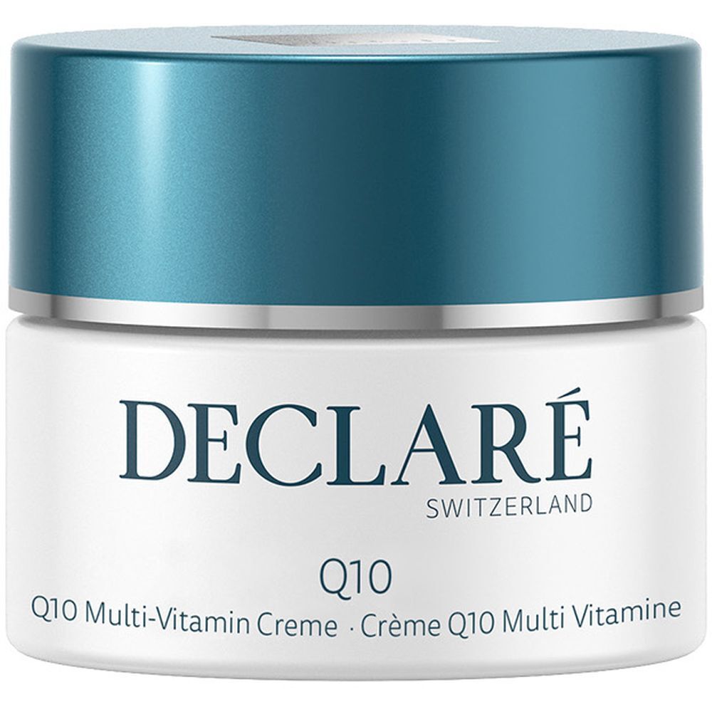 Crèmepot met blauw deksel. Opschrift: DECLARÉ SWITZERLAND, Q10 Multi-Vitamin Crème.