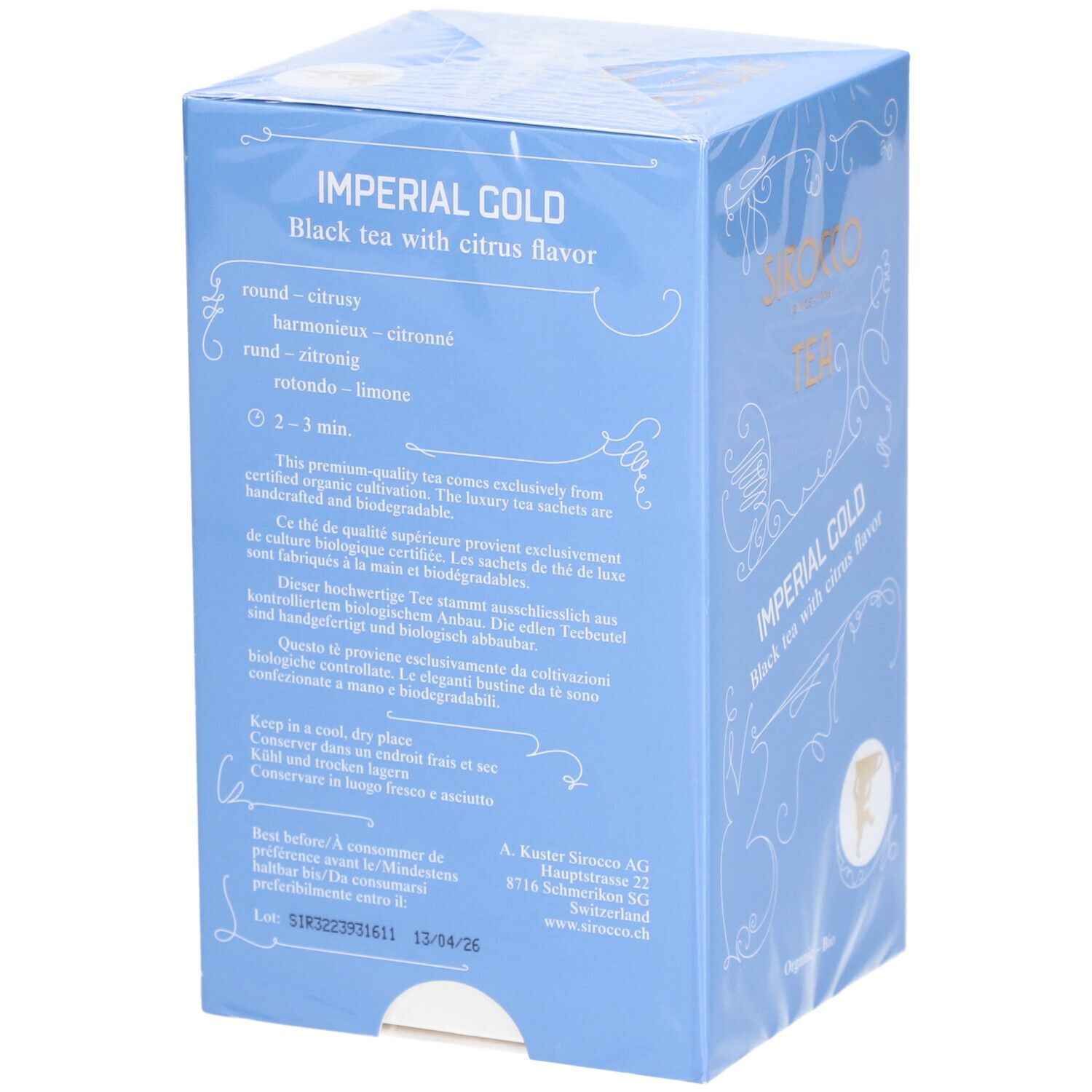Achterkant van de lichtblauwe verpakking. Opschrift: IMPERIAL GOLD Black tea with citrus flavor. Bereidingsinstructies. Ten minste houdbaar tot.