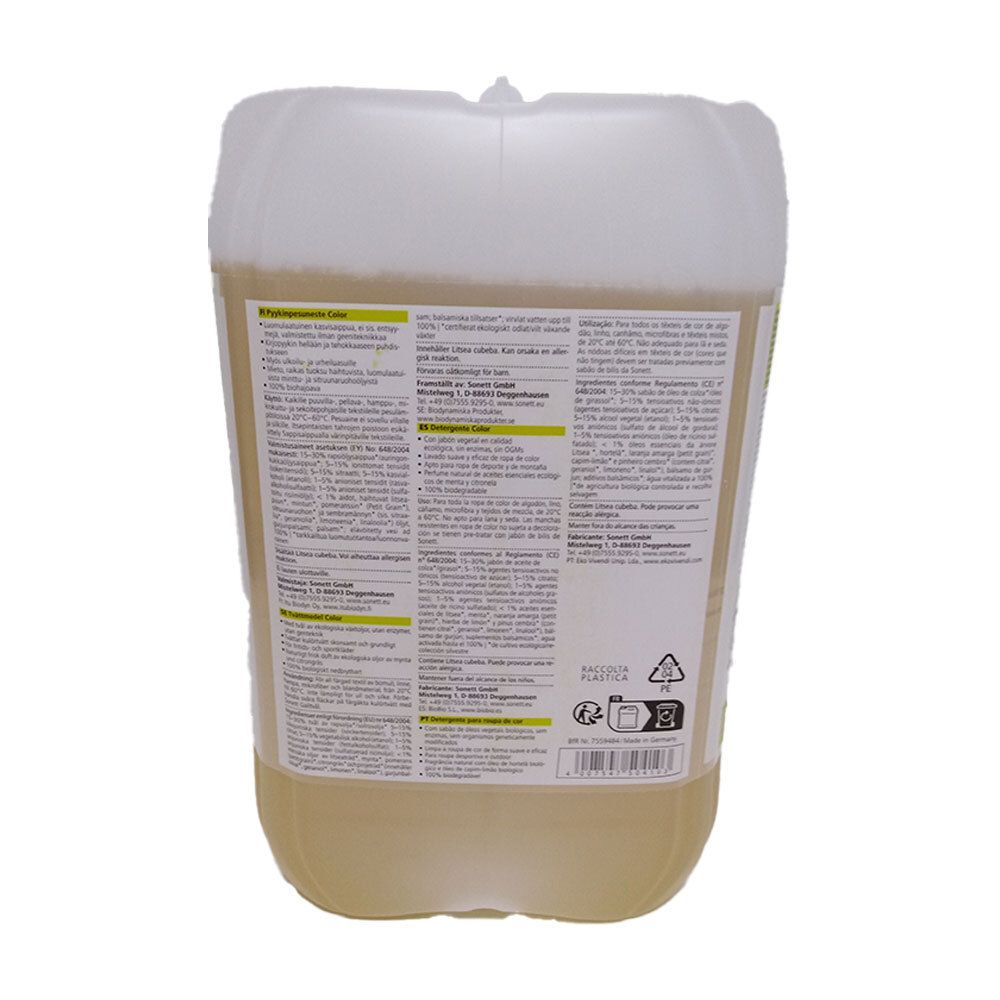 Achterkant van de wasmiddelcontainer. Etiket met meertalige tekst. Recyclingsymbool.