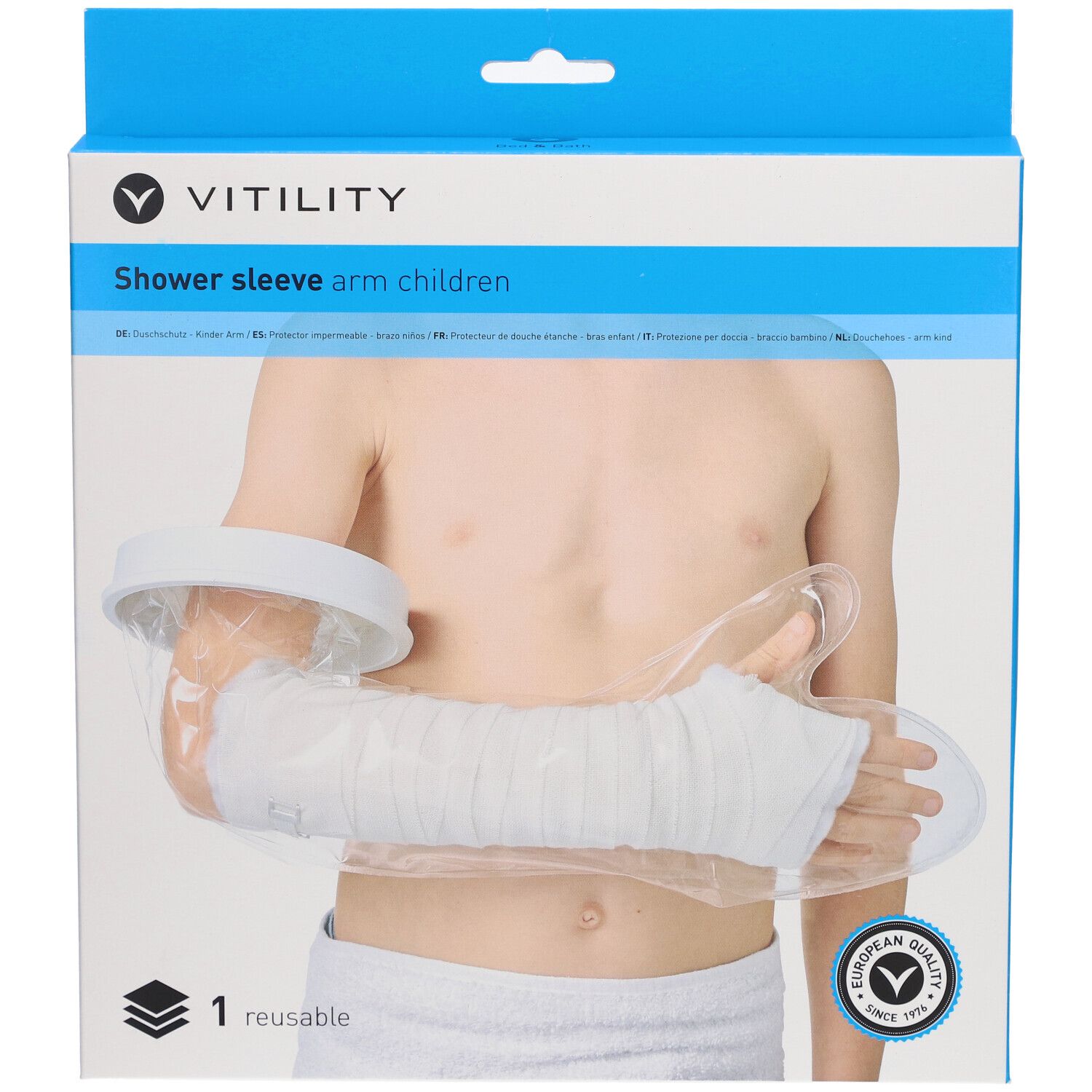 Emballage VITILITY Duschschutz Arm Kind. Le protège-bras est sur le bras d'un enfant. L'emballage indique "Shower sleeve arm children".