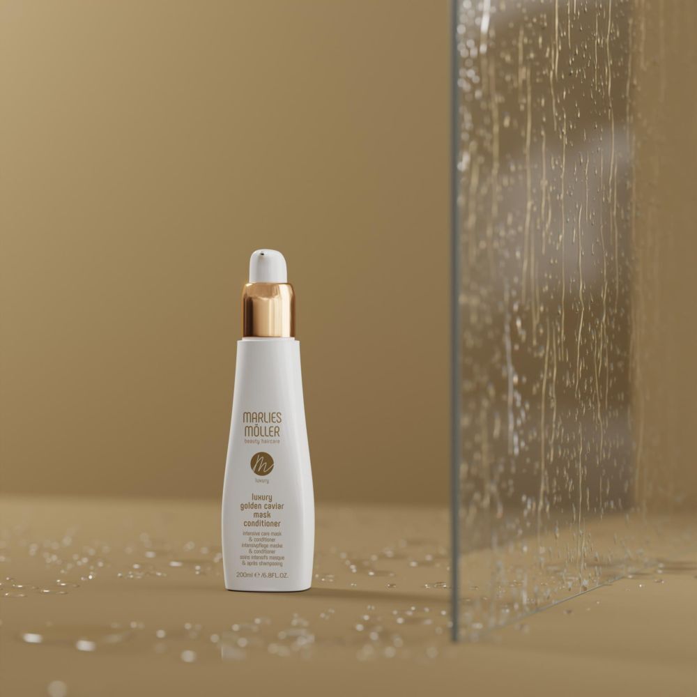Witte fles met gouden dop. Opschrift: Marlies Möller, Luxury Golden Caviar Mask Conditioner.