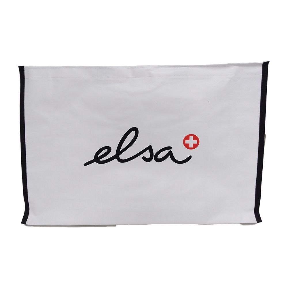 Wit nekkussen met zwarte rand. Opschrift "elsa" en rood kruissymbool.