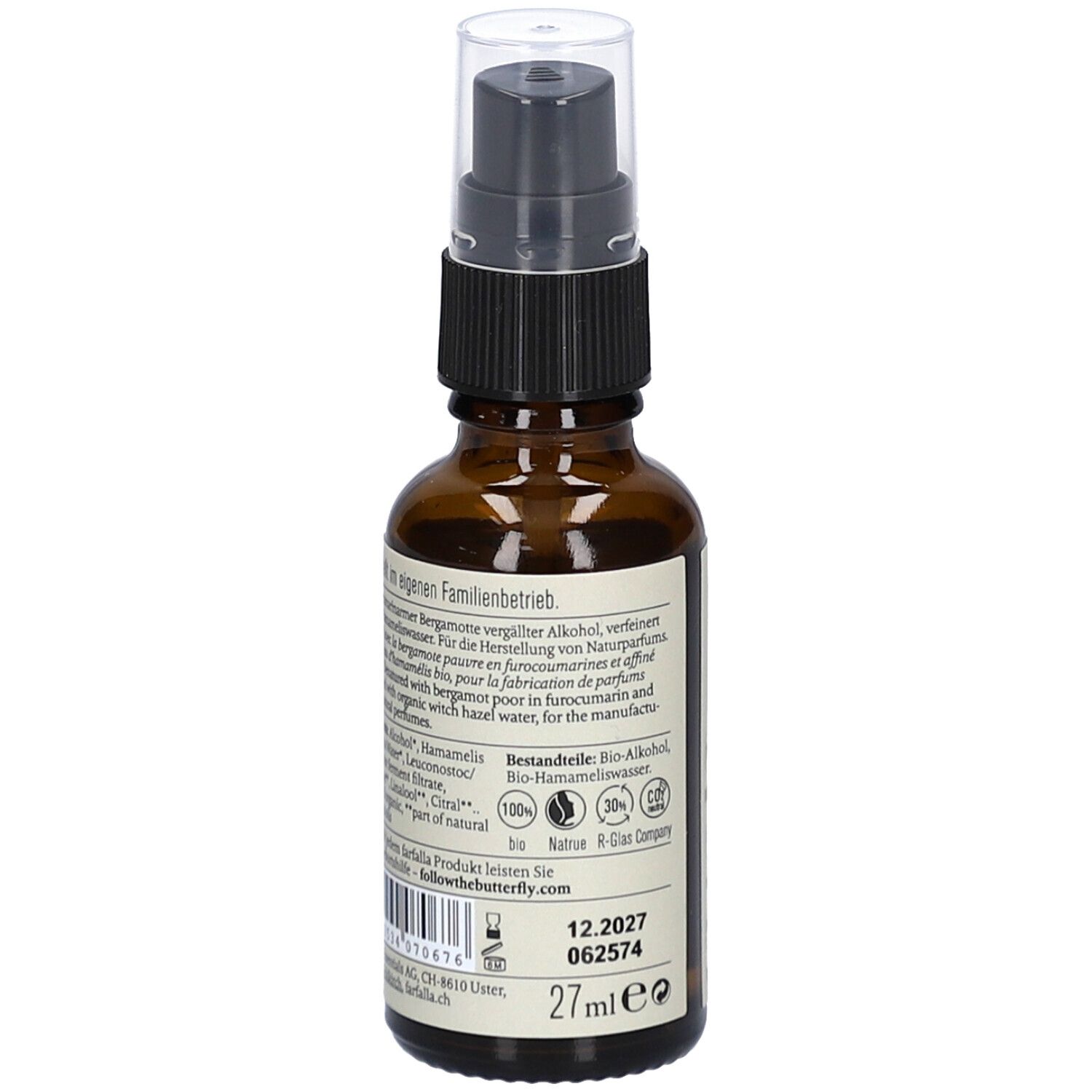 Bruine glazen fles met verstuiver. Etiket met productinformatie, ingrediënten en batchnummer.