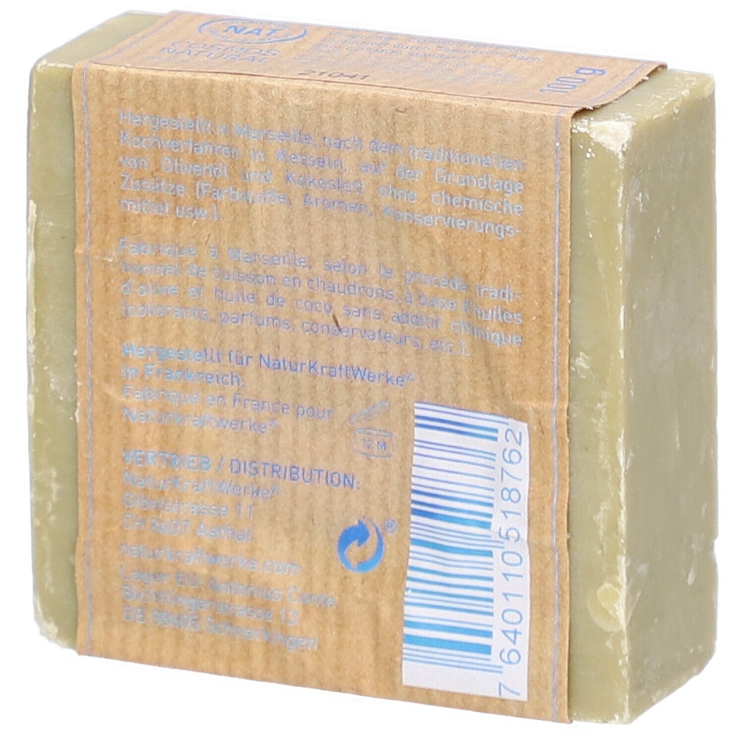 Zeep met papieren wikkel. Opschrift: Savon de Marseille, Marseille Seife, Olive. Achterkant met tekst en barcode. Merk Naturkraftwerke.