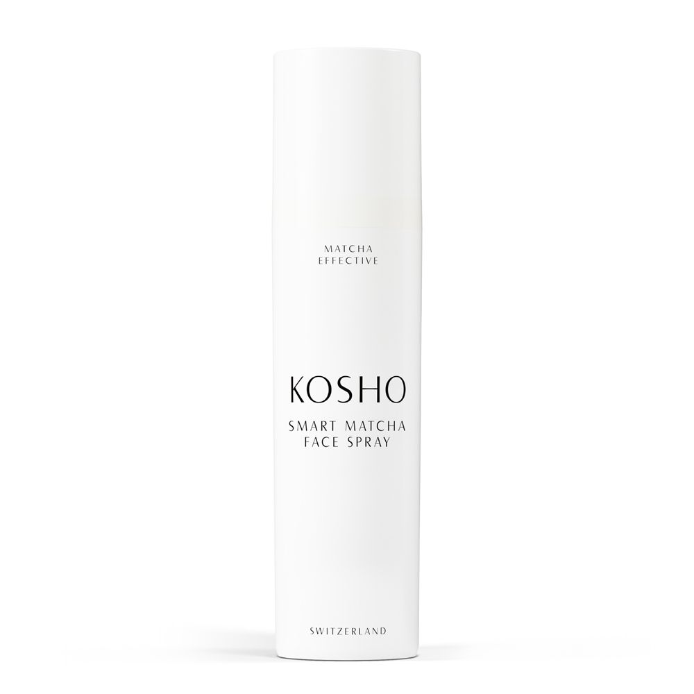 Witte spray met opschrift KOSHO Smart Matcha Face Spray. Land van herkomst: Zwitserland.