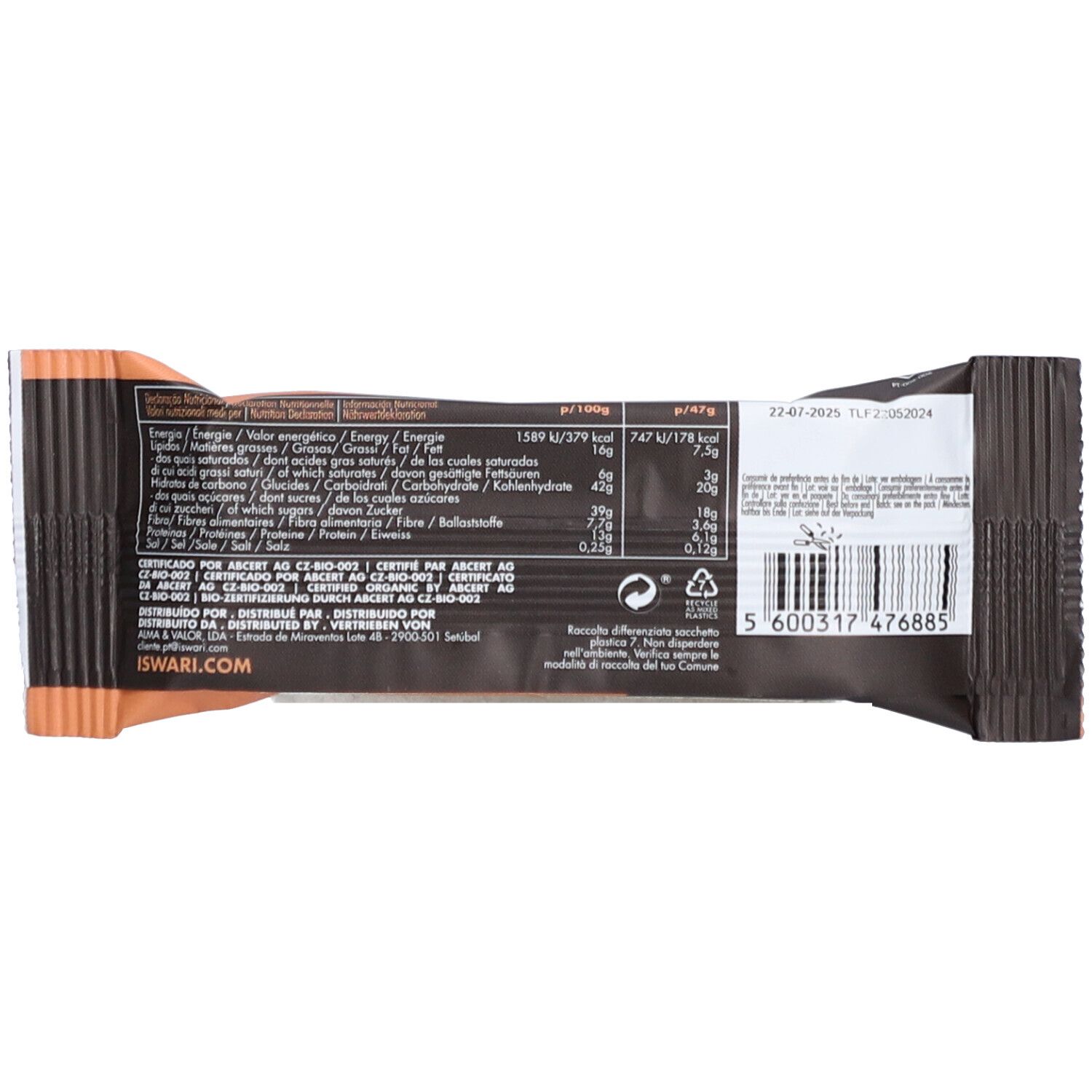 Dos de l'emballage de la barre protéinée. Informations nutritionnelles, certifications et code-barres. Texte multilingue.