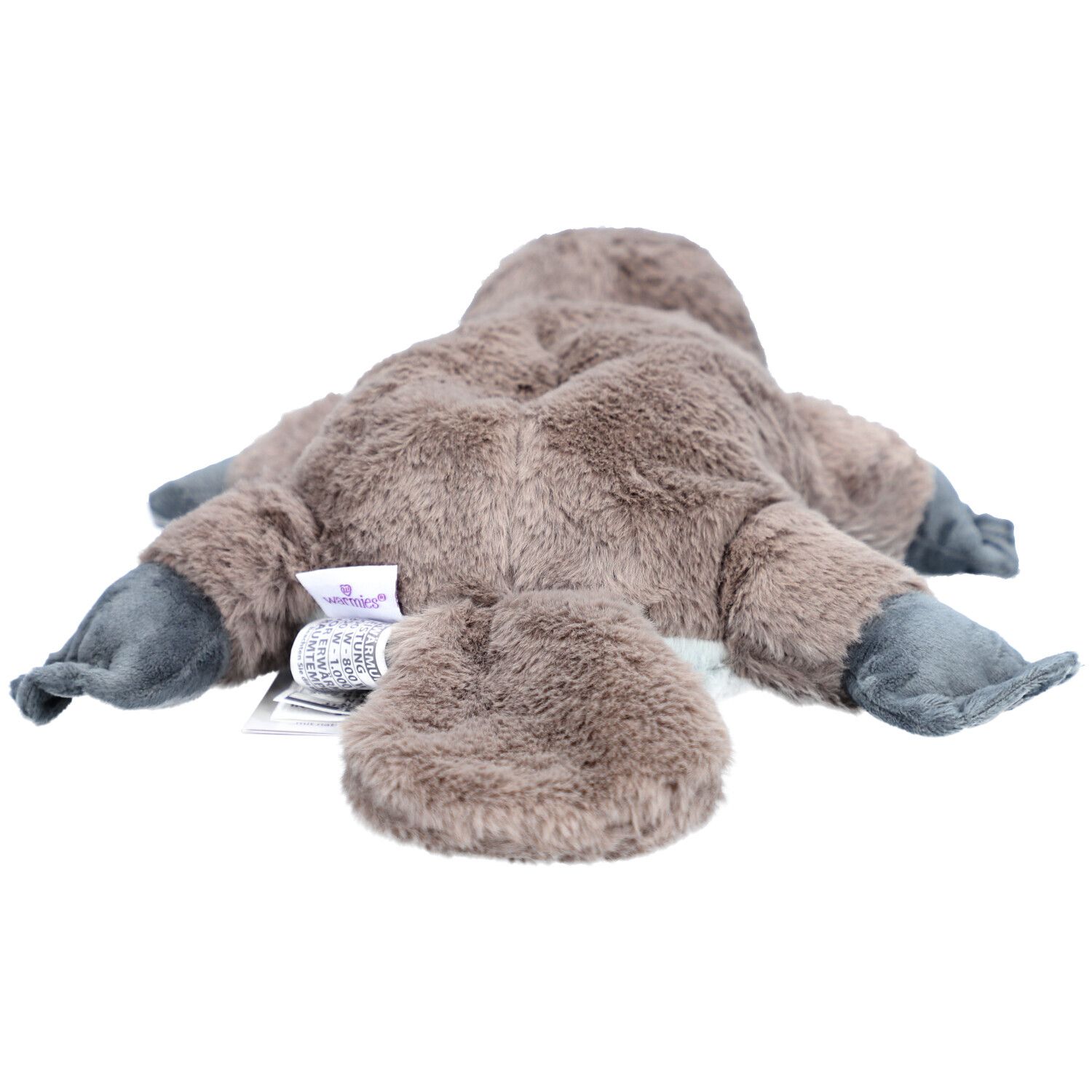 Achteraanzicht van de platypus knuffel. Grijsbruin met label.