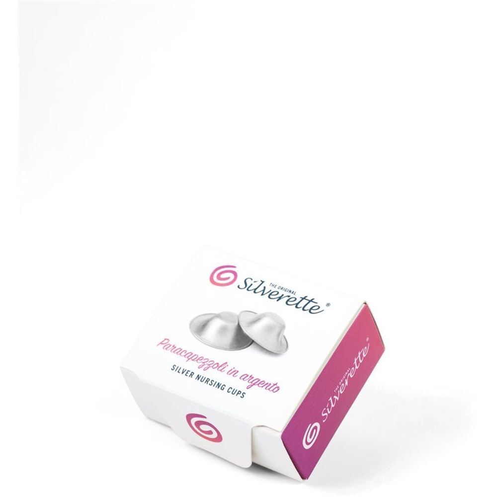 Twee zilverkleurige metalen tepelbeschermers in een witte vouwdoos met roze accenten.