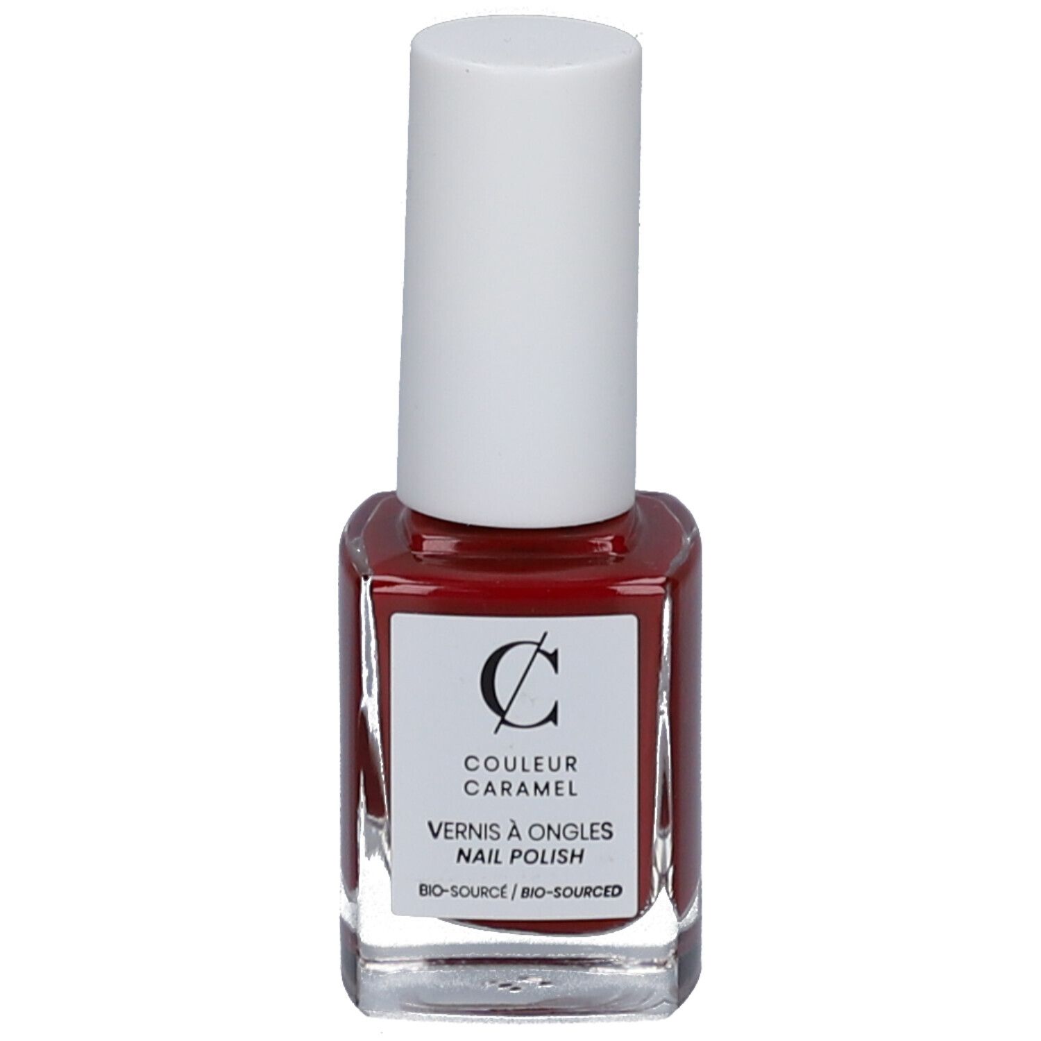 Flacon de vernis à ongles rouge avec bouchon blanc. Étiquette avec logo et texte: COULEUR CARAMEL, Vernis à ongles, Nail Polish.