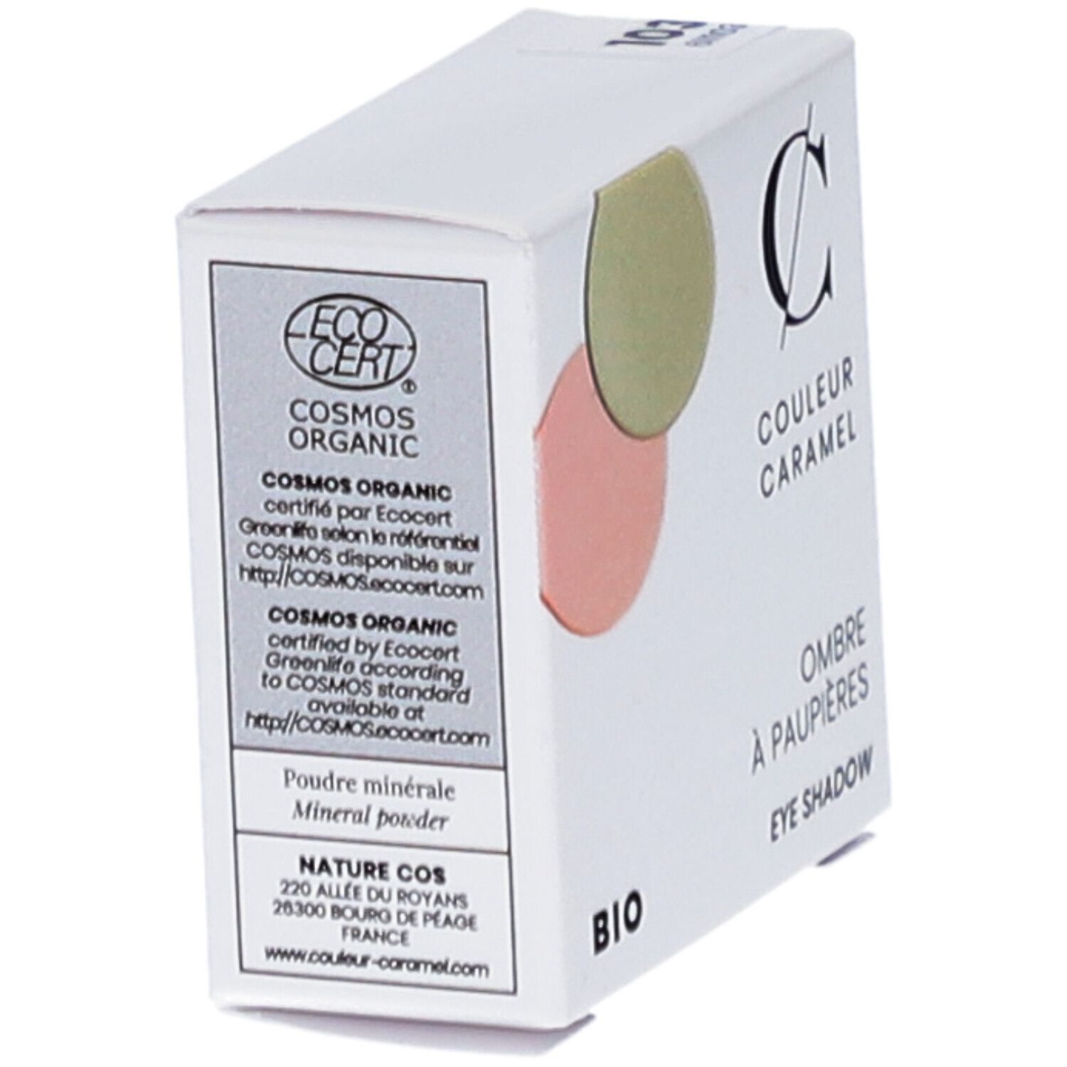 Boîte blanche avec deux fards à paupières. Inscription: COULEUR CARAMEL, BIO, Ombre à paupières, Eye Shadow. Certification COSMOS ORGANIC.