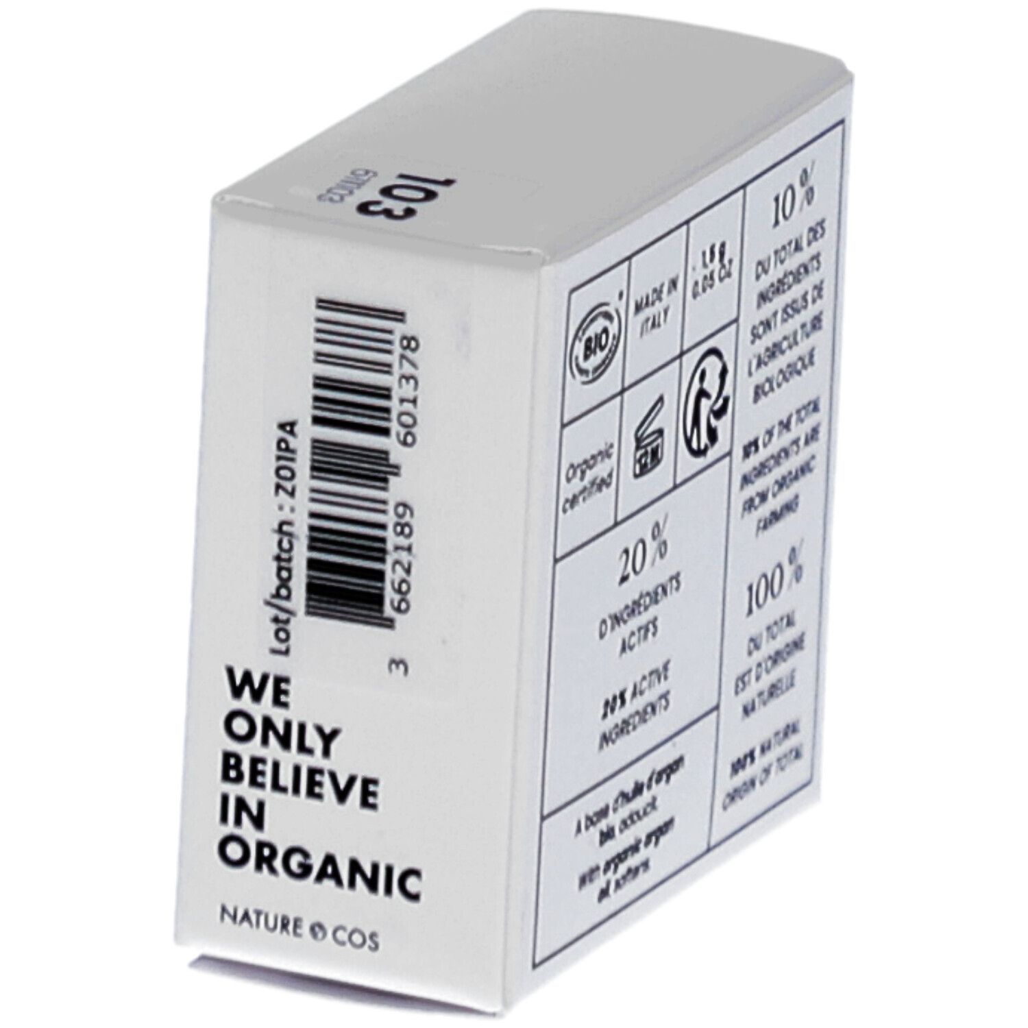 Boîte blanche avec informations. Inscription: BIO, 1,5 g, 0,05 OZ, 20% ingrédients actifs, 10% ingrédients issus de l'agriculture biologique, 100% naturel.