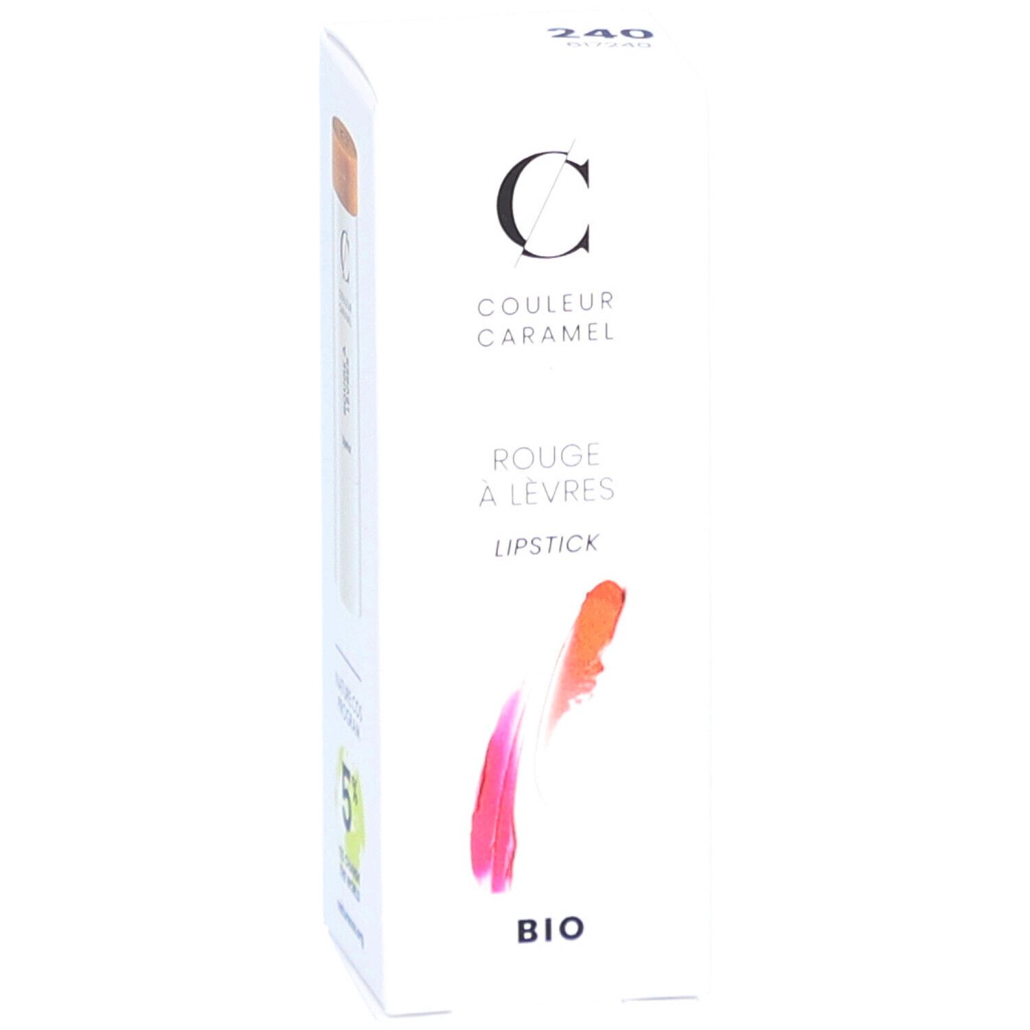 Emballage blanc avec trace de rouge à lèvres. Marque : COULEUR CARAMEL. Texte : ROUGE À LÈVRES LIPSTICK. Certification BIO. 240.