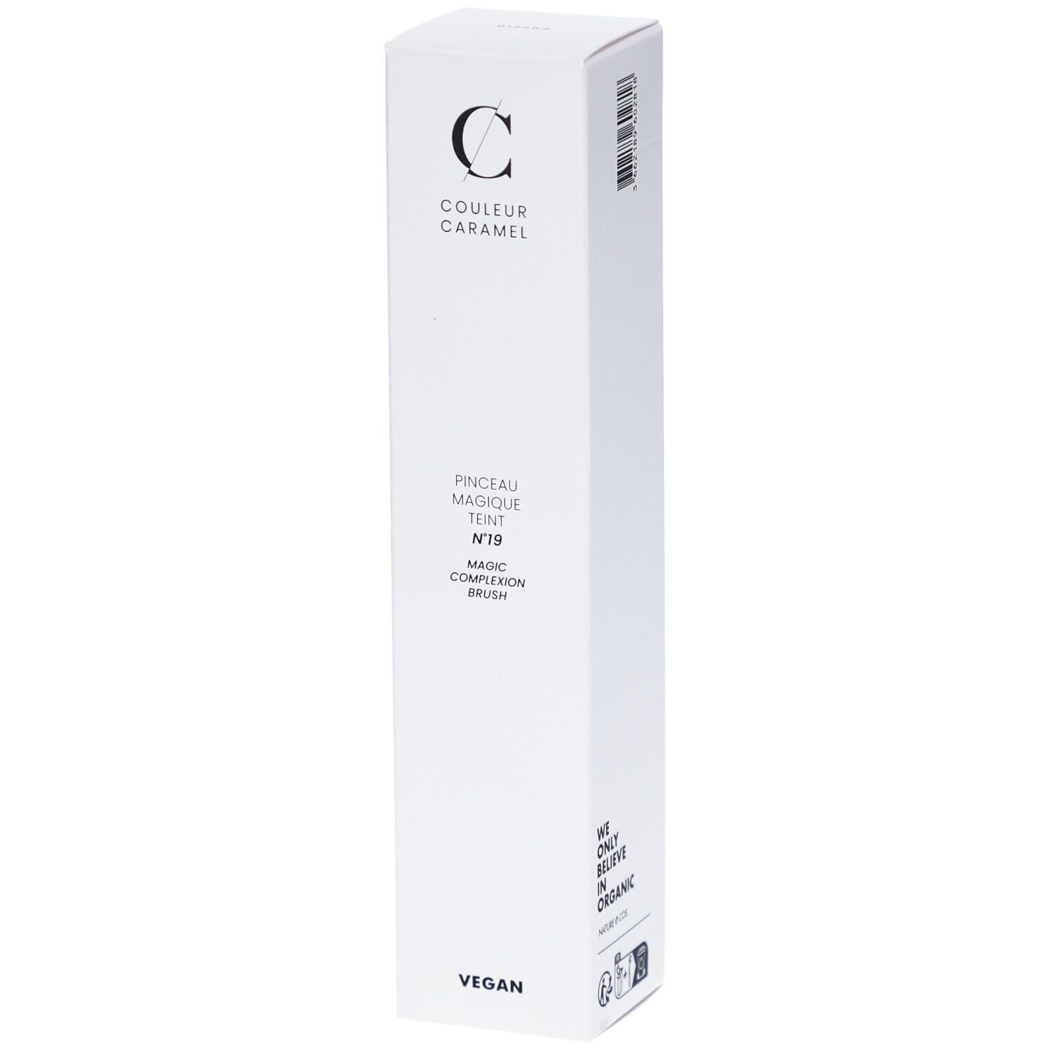 Emballage blanc avec le logo COULEUR CARAMEL. "PINCEAU MAGIQUE TEINT N°19" est écrit sur l'emballage. Le produit est vegan.
