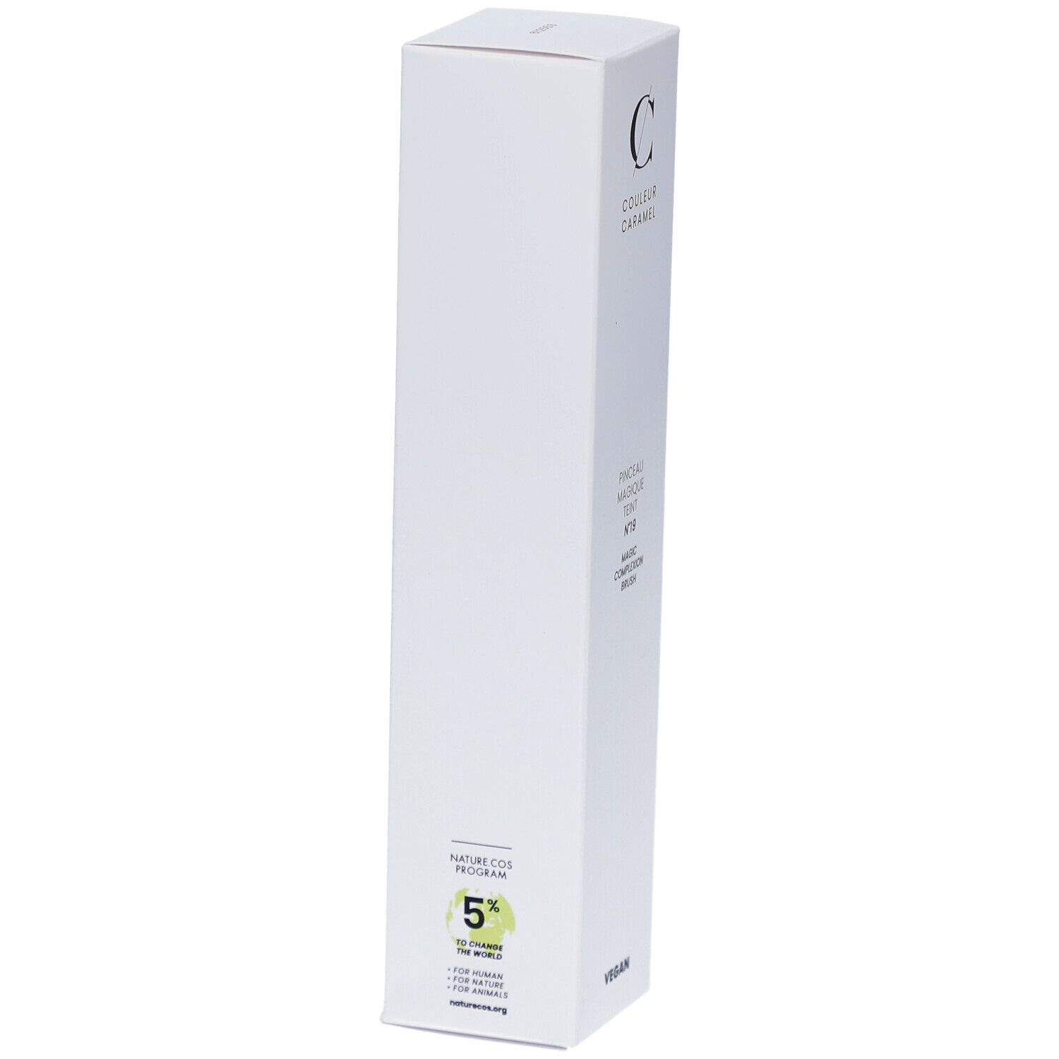 Emballage blanc avec le logo COULEUR CARAMEL. "PINCEAU MAGIQUE TEINT N°19" est écrit sur l'emballage. Le produit est vegan.