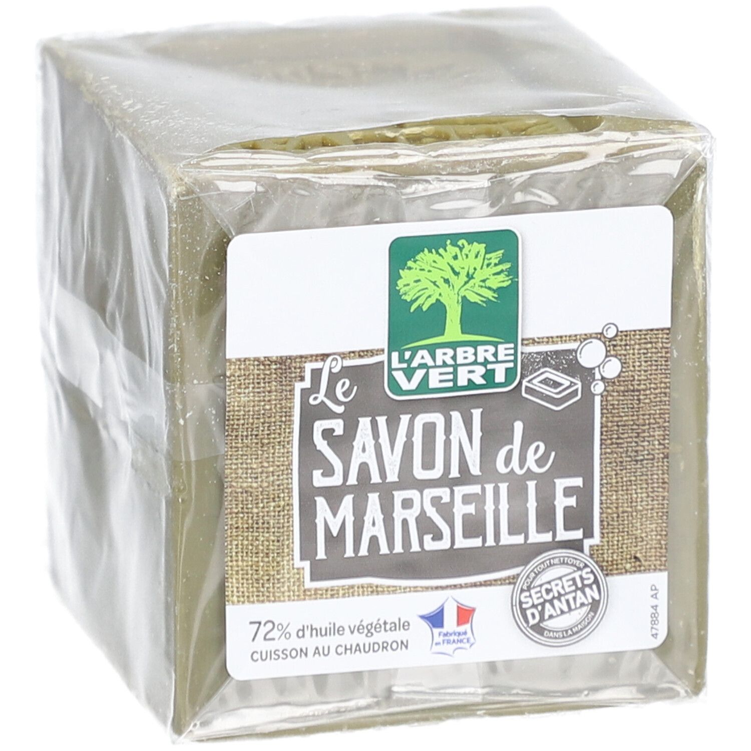 Bloc de savon carré emballé. Inscription: L'ARBRE VERT Savon de Marseille, 72% huile végétale. Drapeau français.